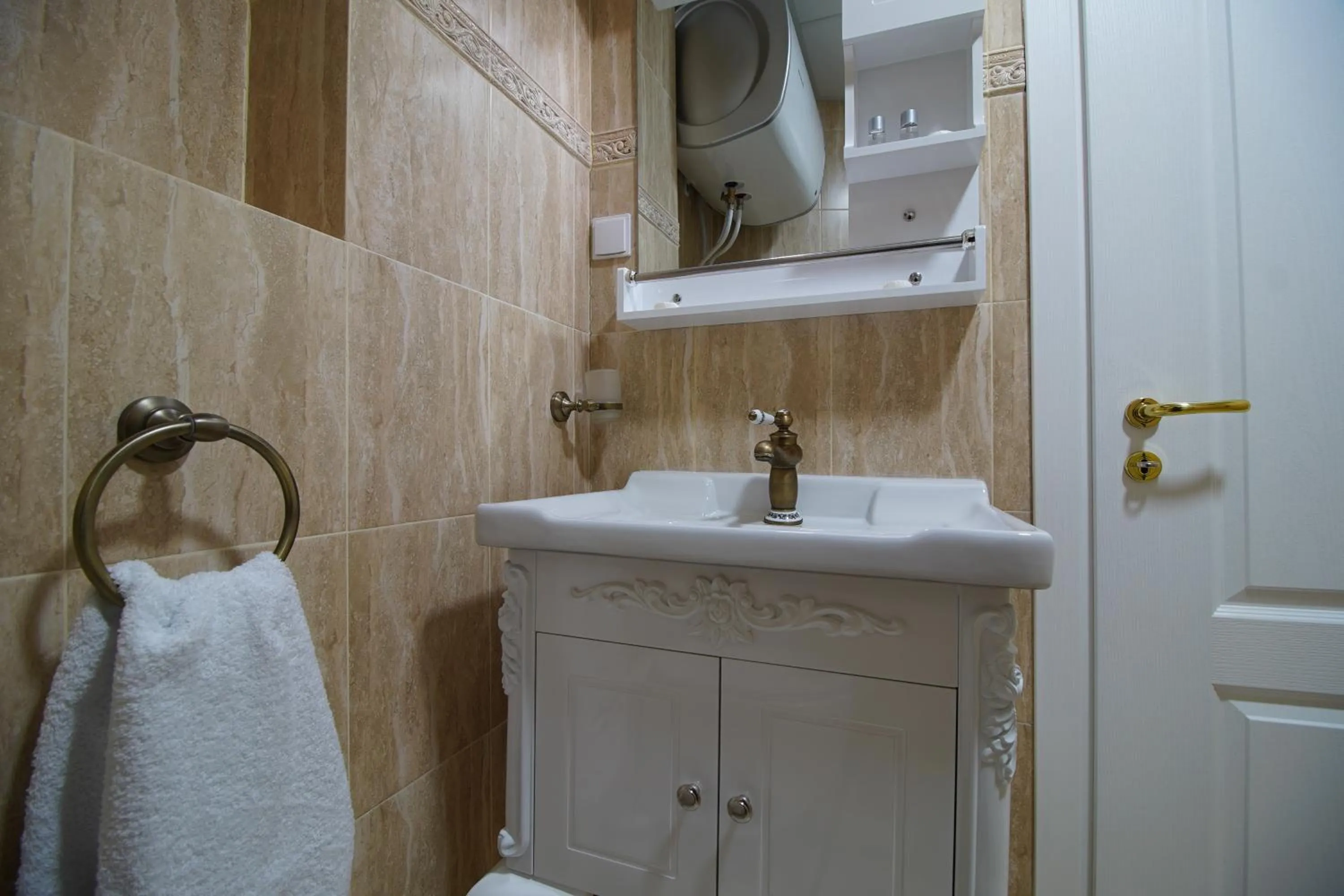 Shower in Pulpudeva Family Hotel