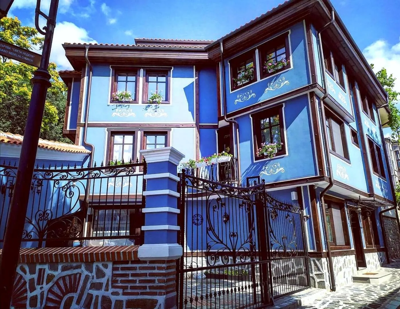 Property building in Pulpudeva Family Hotel