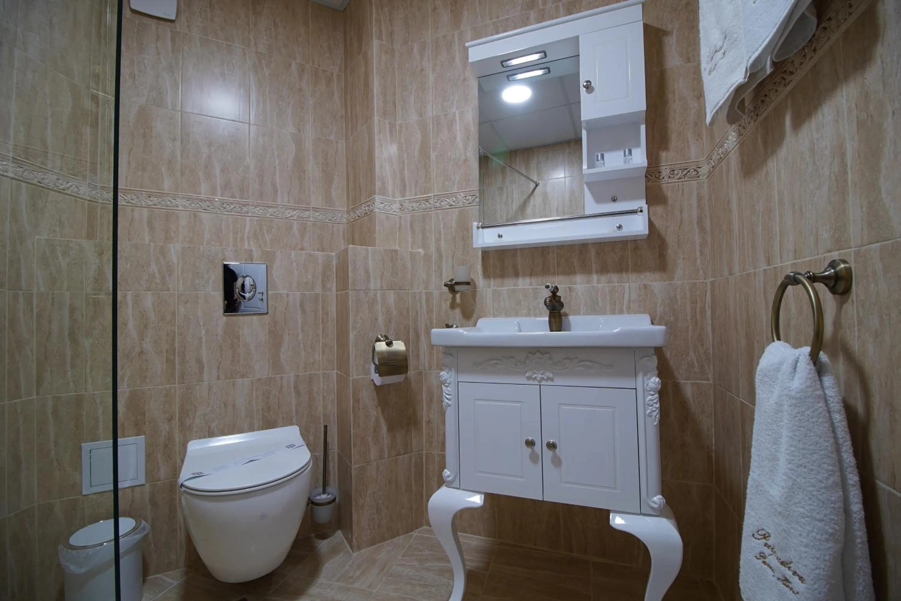 Shower in Pulpudeva Family Hotel