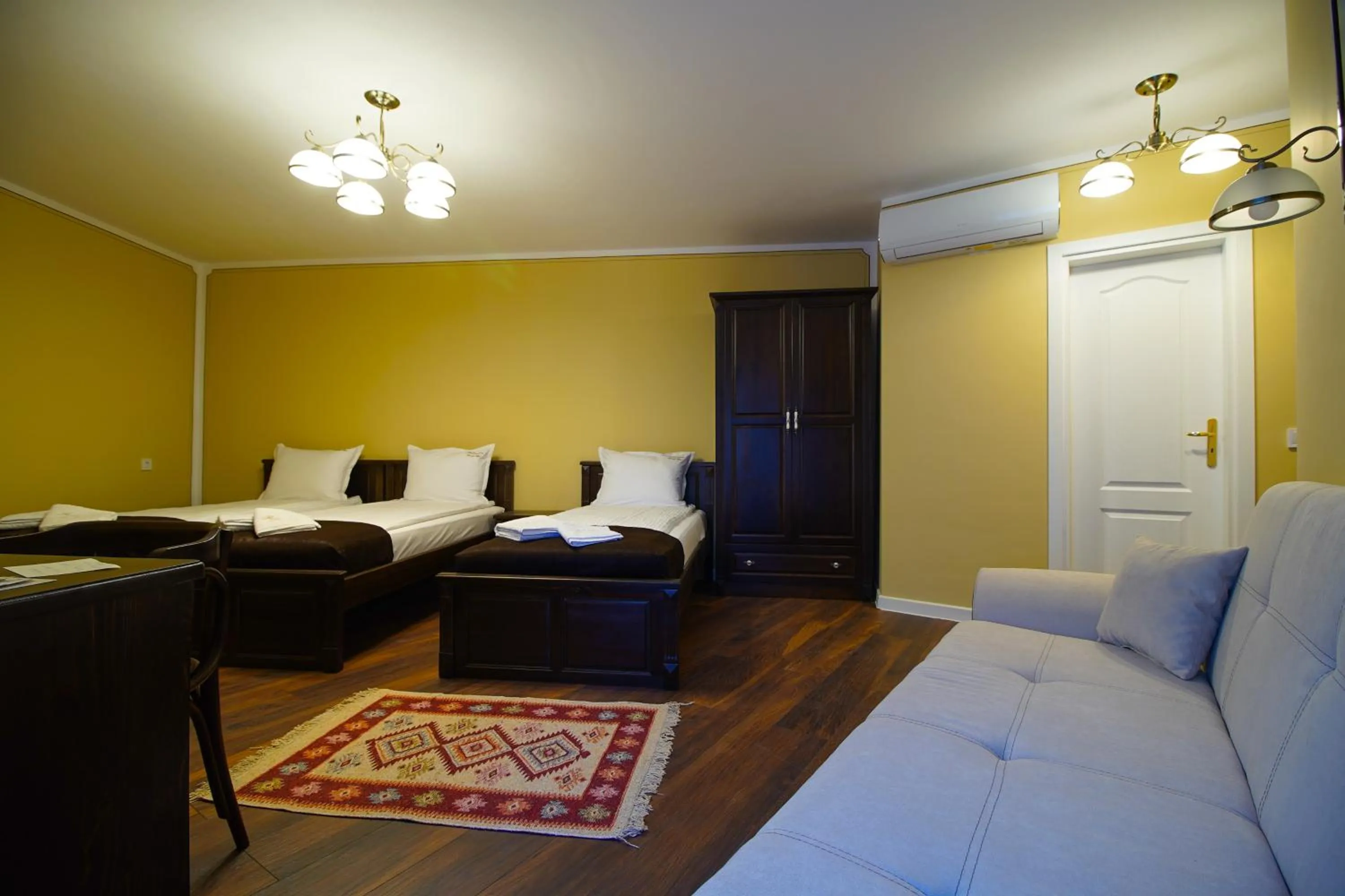 Bed in Pulpudeva Family Hotel