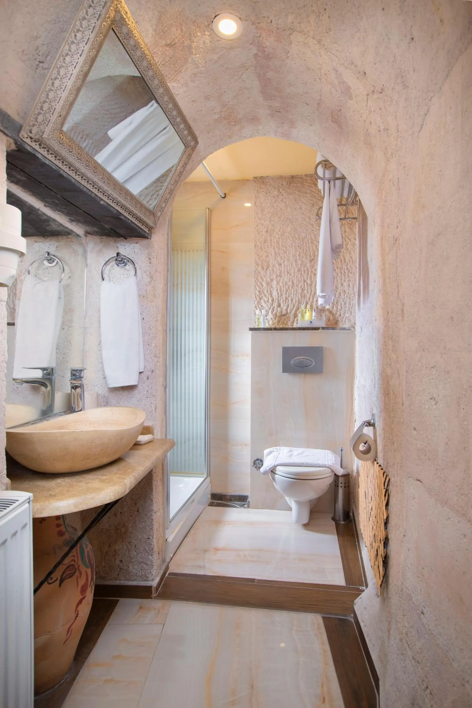 Shower in Cappadocia Fairy Chimneys Selfie Cave Hotels - Special Class