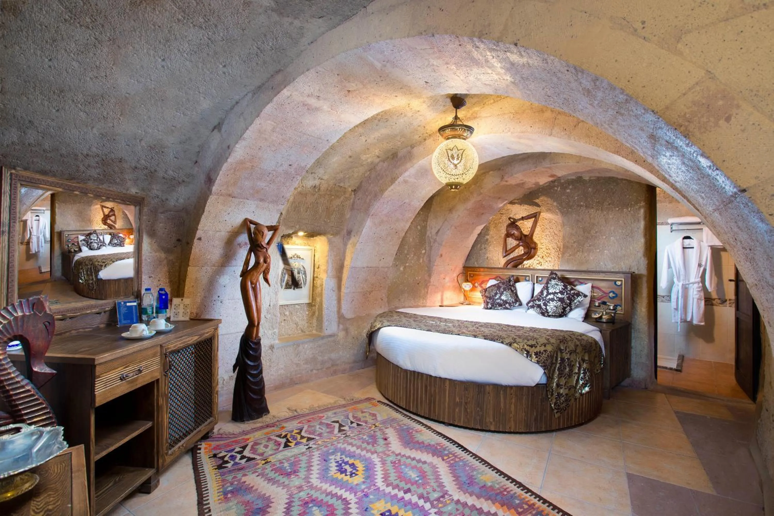 Bed in Cappadocia Fairy Chimneys Selfie Cave Hotels - Special Class