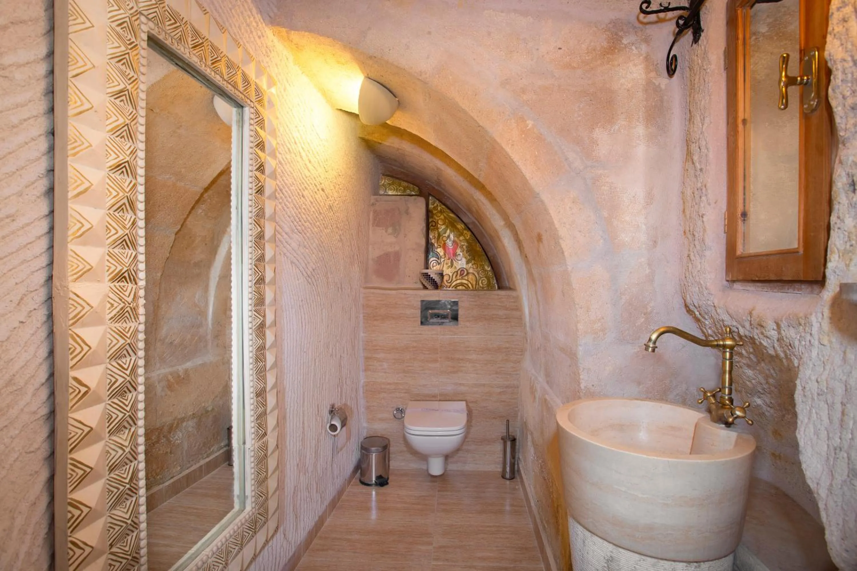 Shower in Cappadocia Fairy Chimneys Selfie Cave Hotels - Special Class
