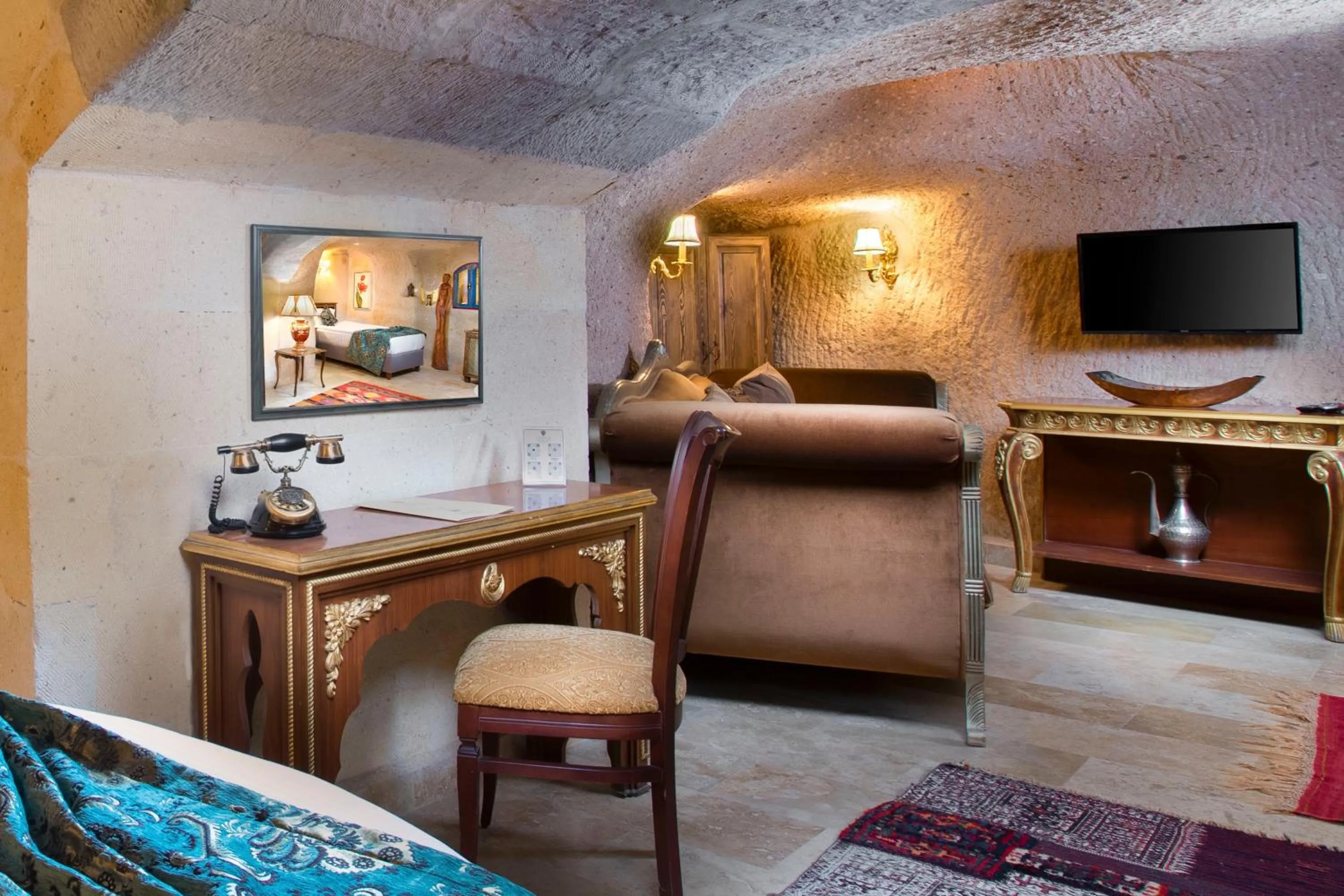 TV and multimedia in Cappadocia Fairy Chimneys Selfie Cave Hotels - Special Class