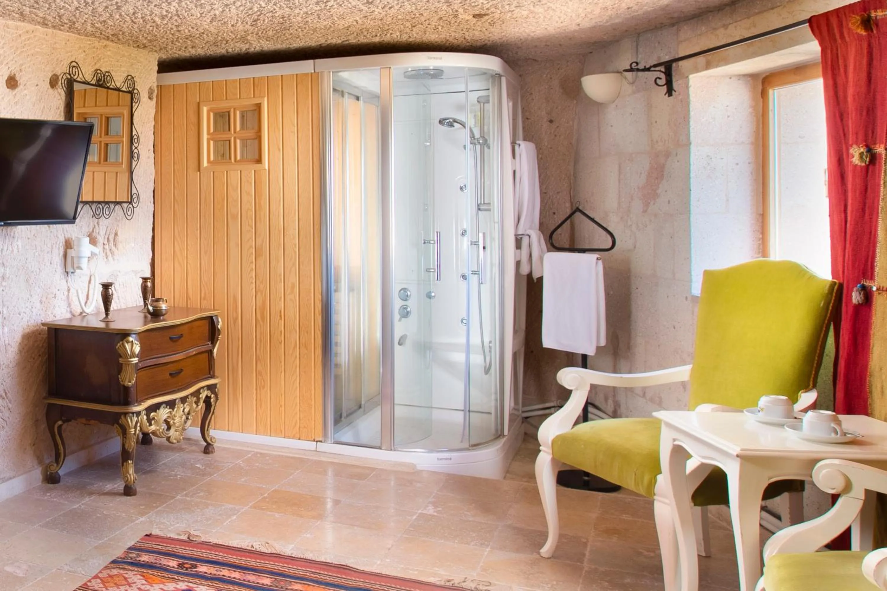 Shower in Cappadocia Fairy Chimneys Selfie Cave Hotels - Special Class