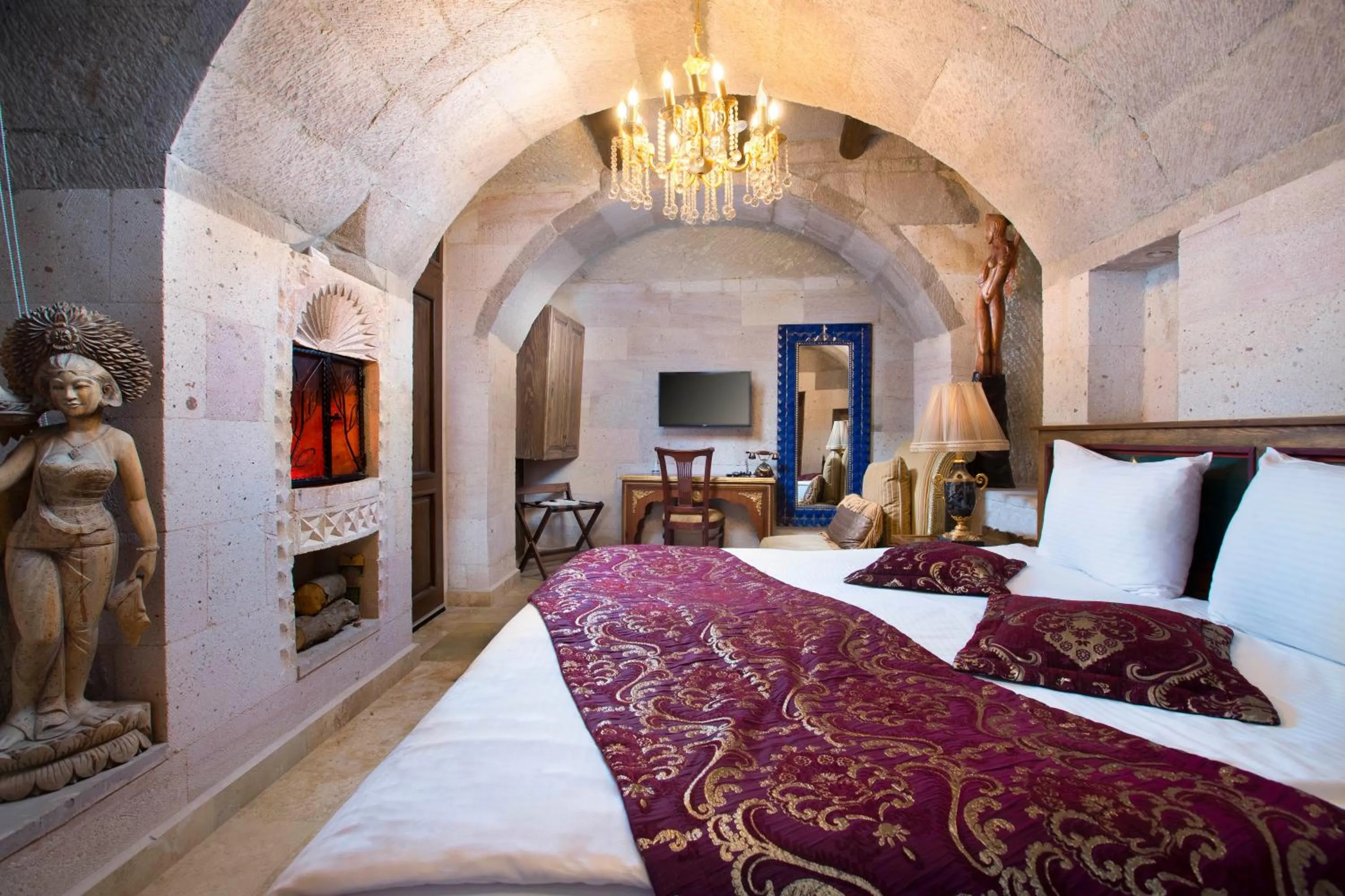 Bed in Cappadocia Fairy Chimneys Selfie Cave Hotels - Special Class