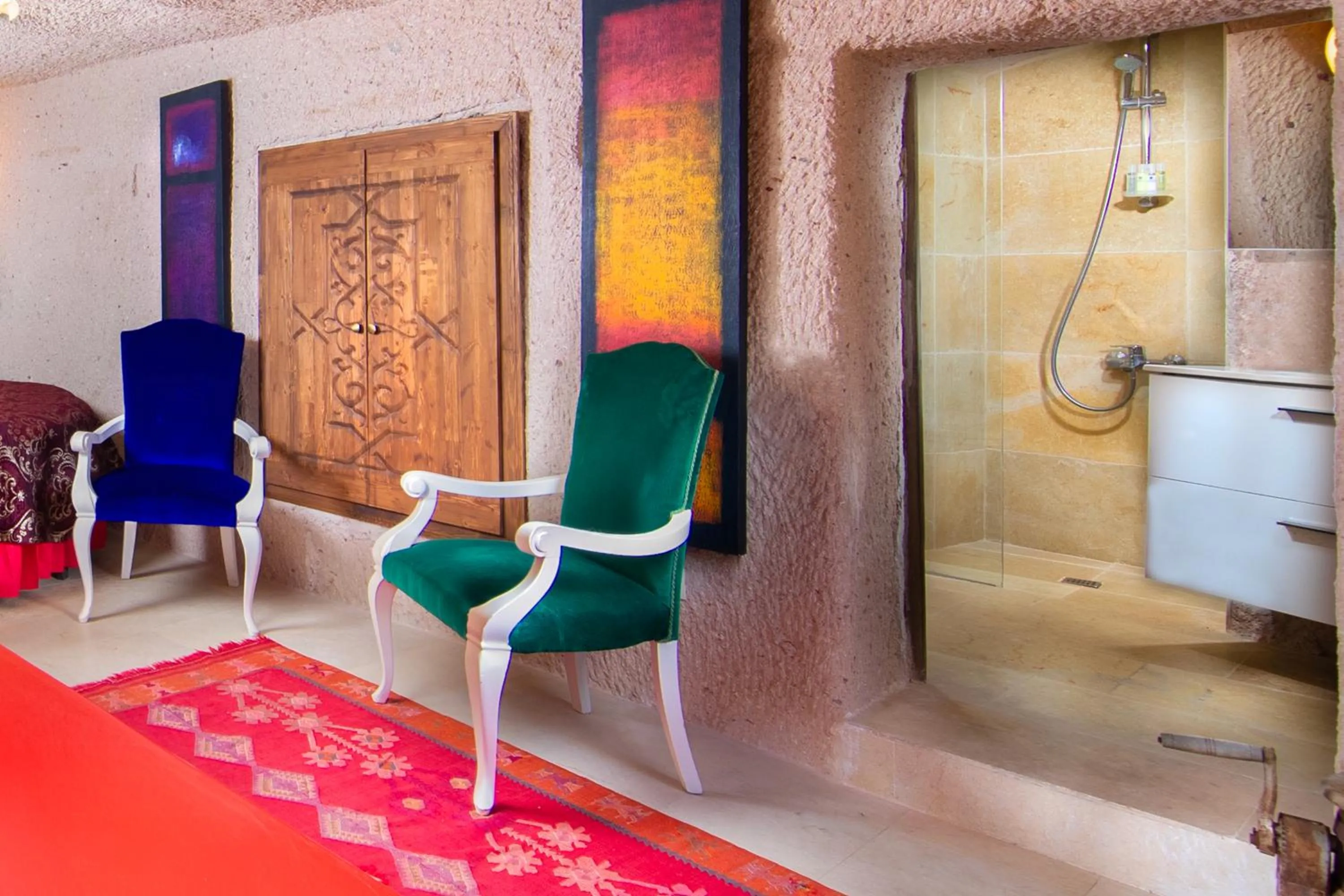 Shower in Cappadocia Fairy Chimneys Selfie Cave Hotels - Special Class