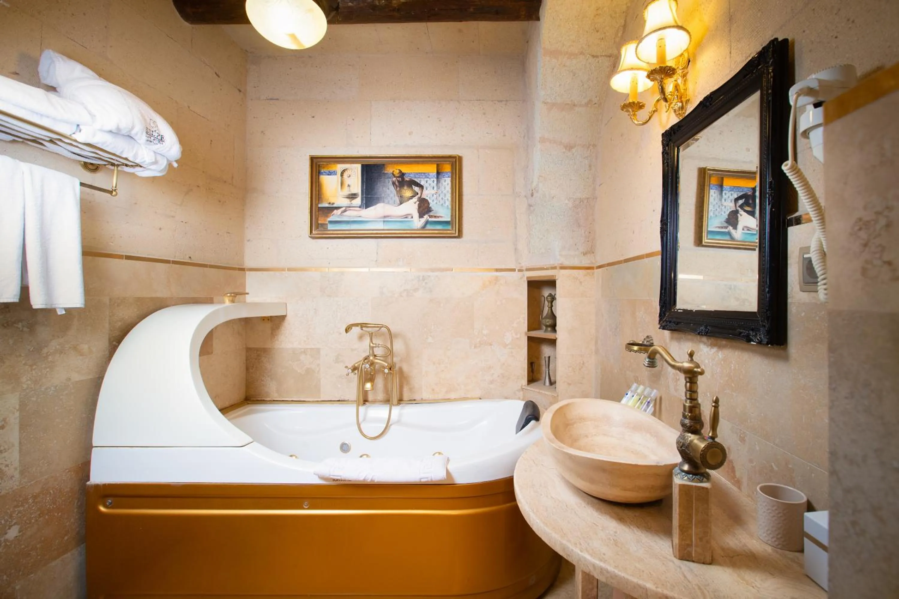 Hot Tub, Bed in Cappadocia Fairy Chimneys Selfie Cave Hotels - Special Class