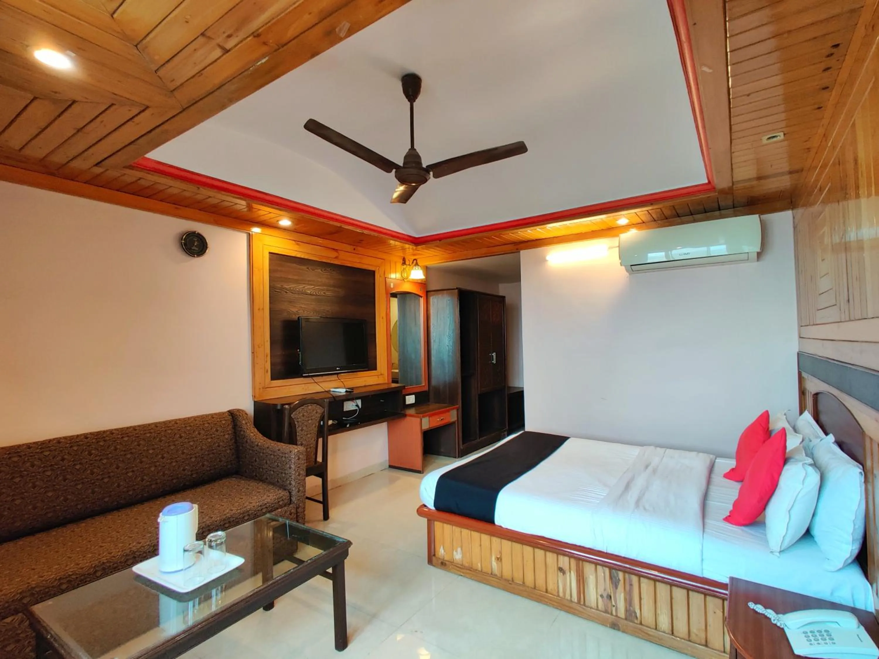 View (from property/room), Bed in Hotel Pratap Heritage