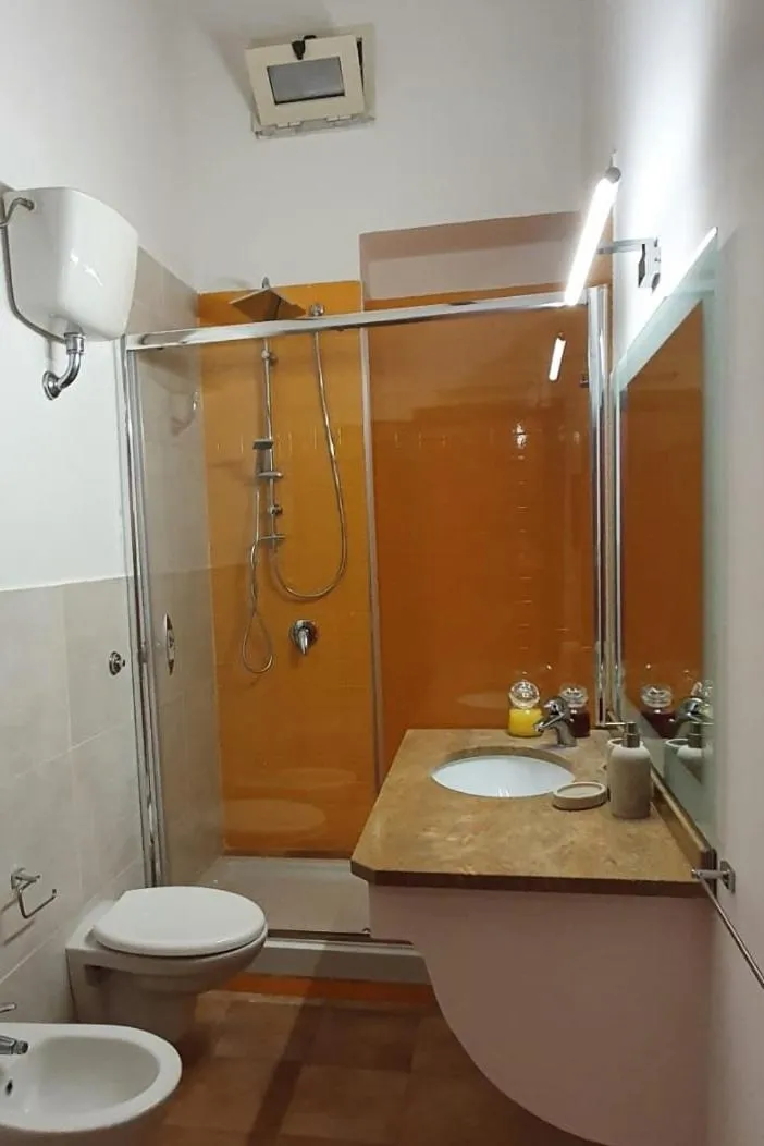 Shower in Casa Castagna
