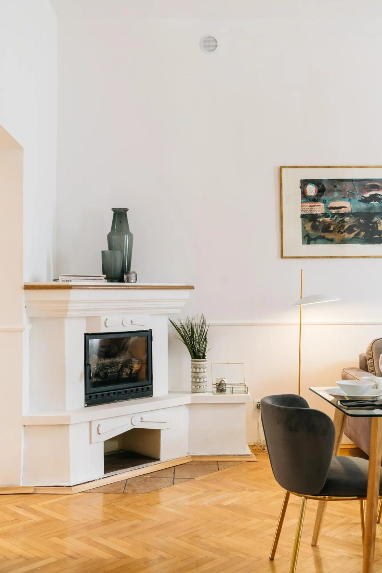 Photo of the whole room in Luna Apartment - LoftAffair