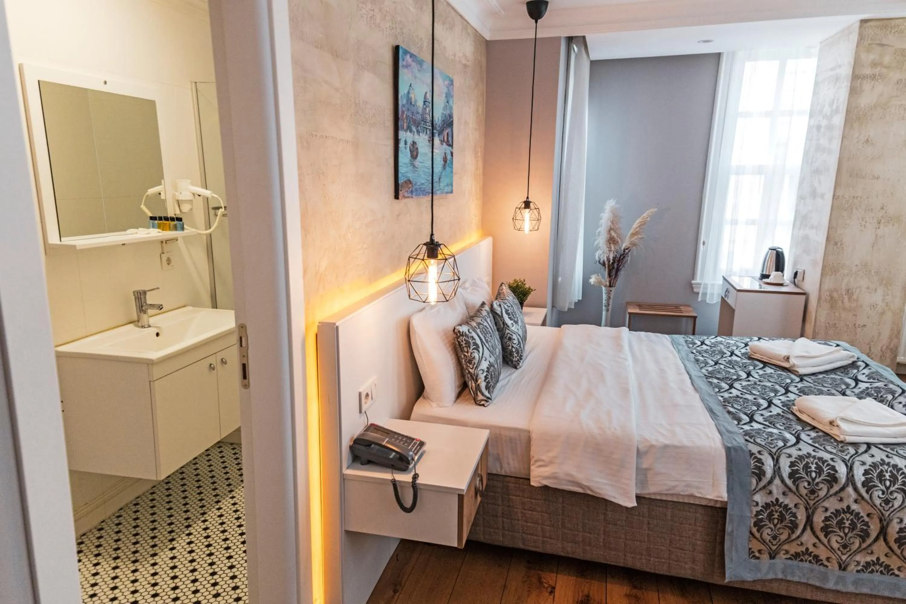 Photo of the whole room, Bed in Galata Door Hotel