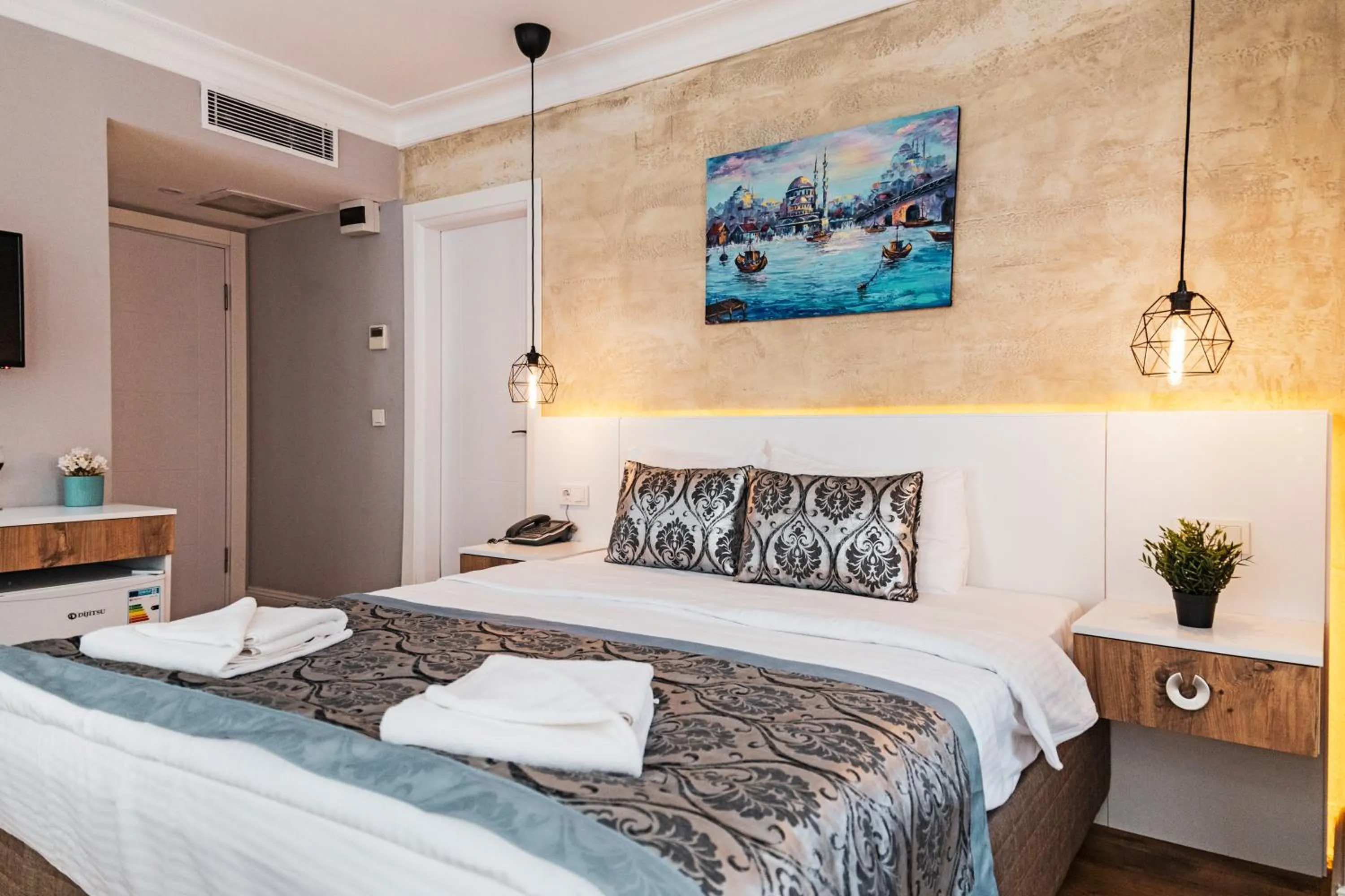 Bed in Galata Door Hotel