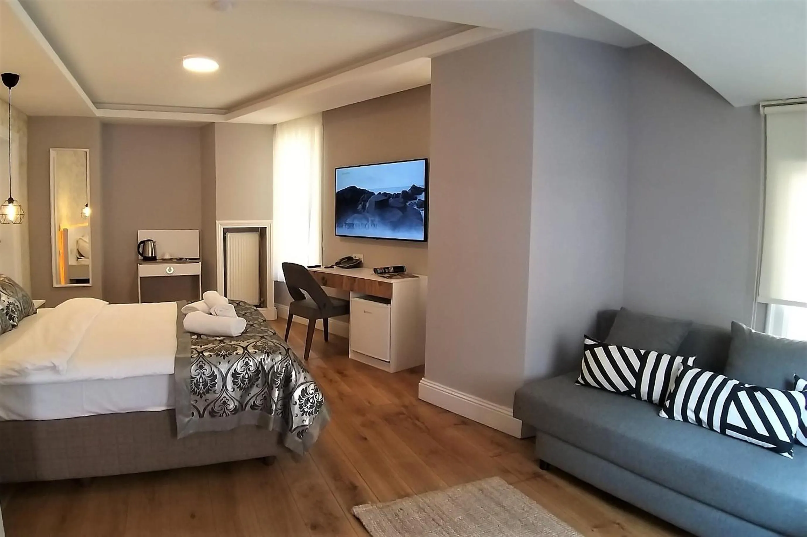 Photo of the whole room, Bed in Galata Door Hotel