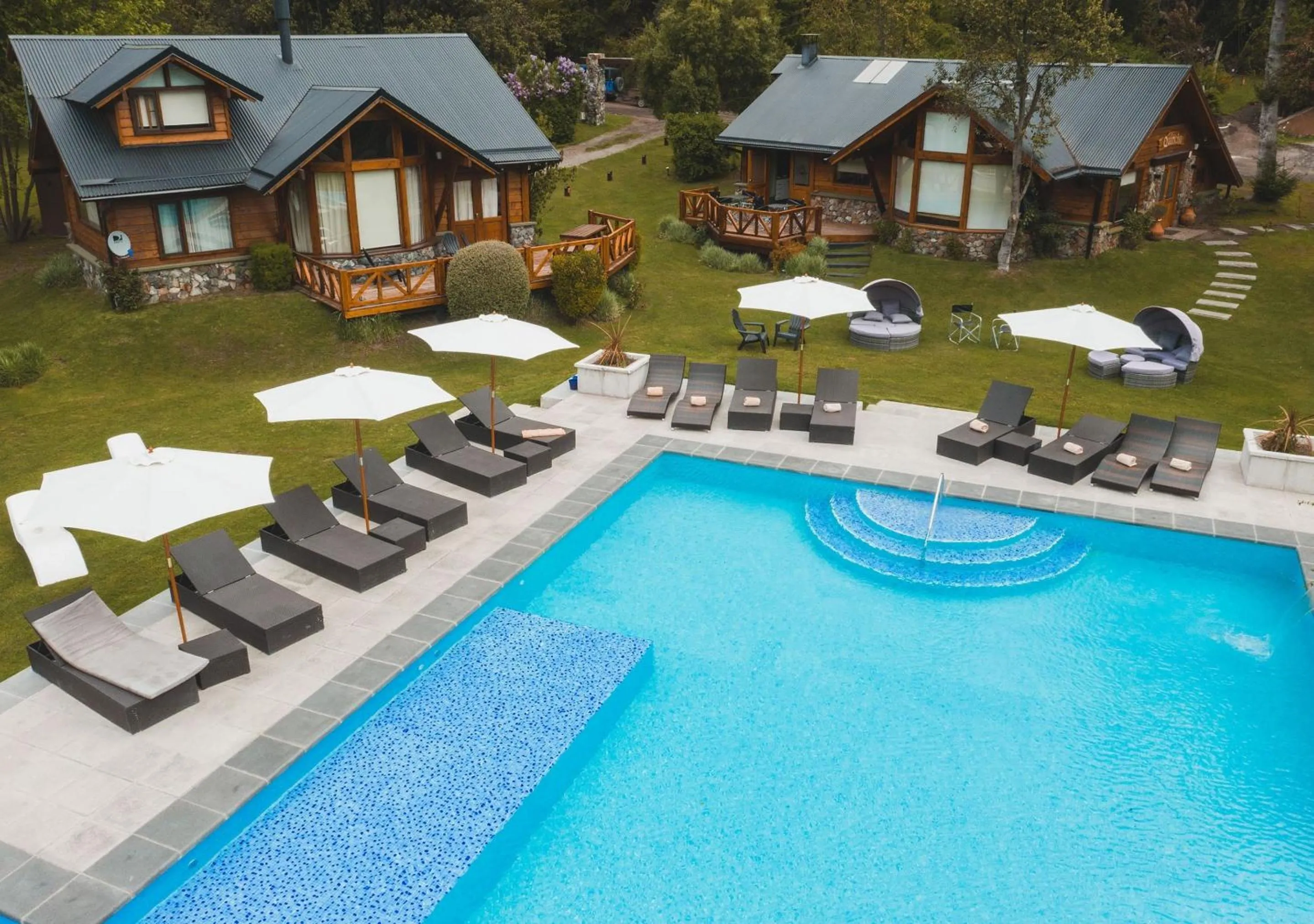 Pool view in Guardianes Del Bayo