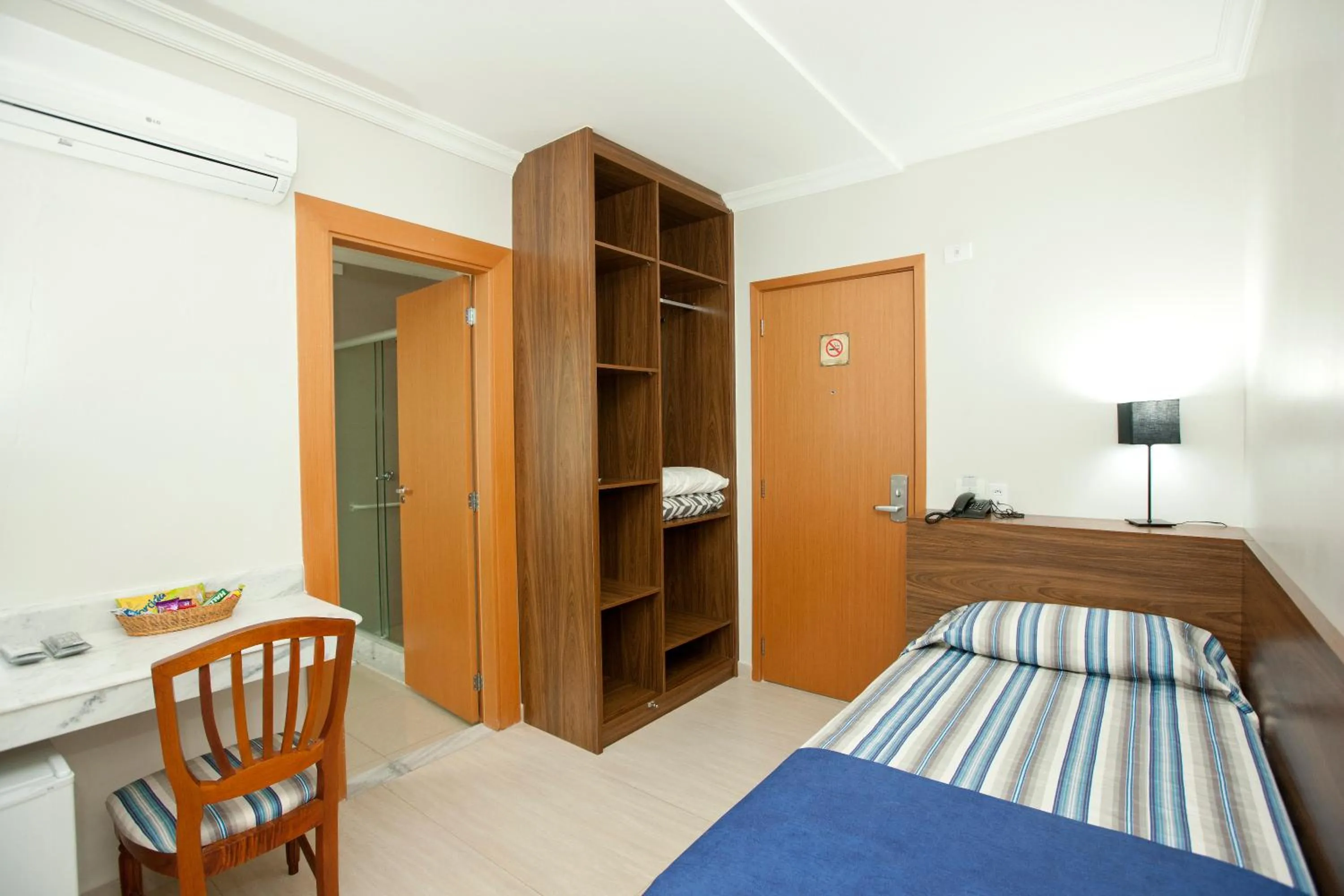 Bedroom in Hotel Colonial Plaza