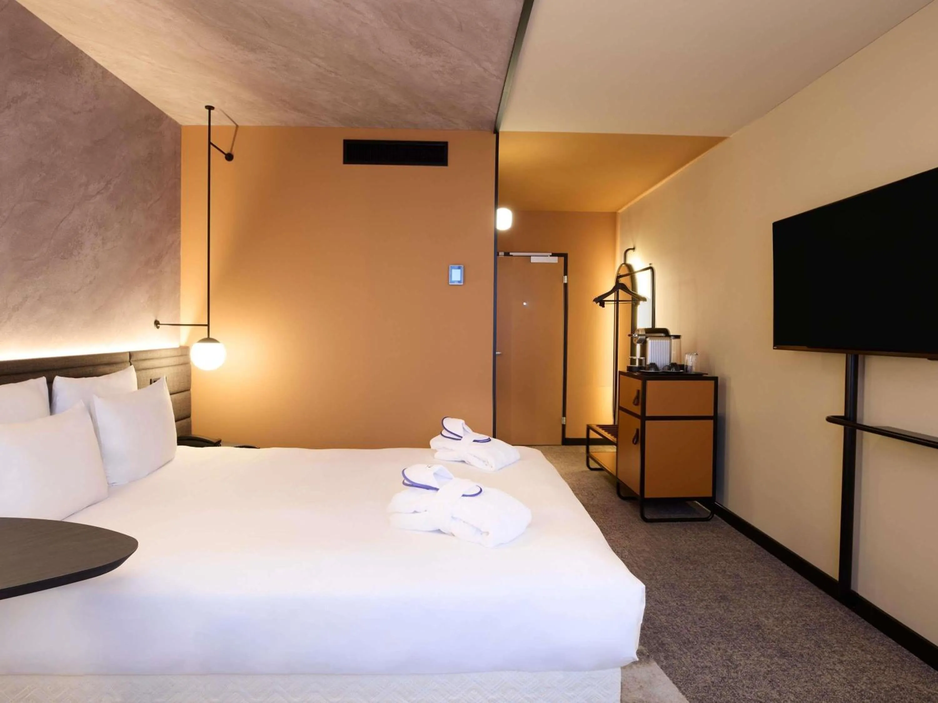 Bedroom, Bed in Novotel Zürich Airport Messe - newly renovated