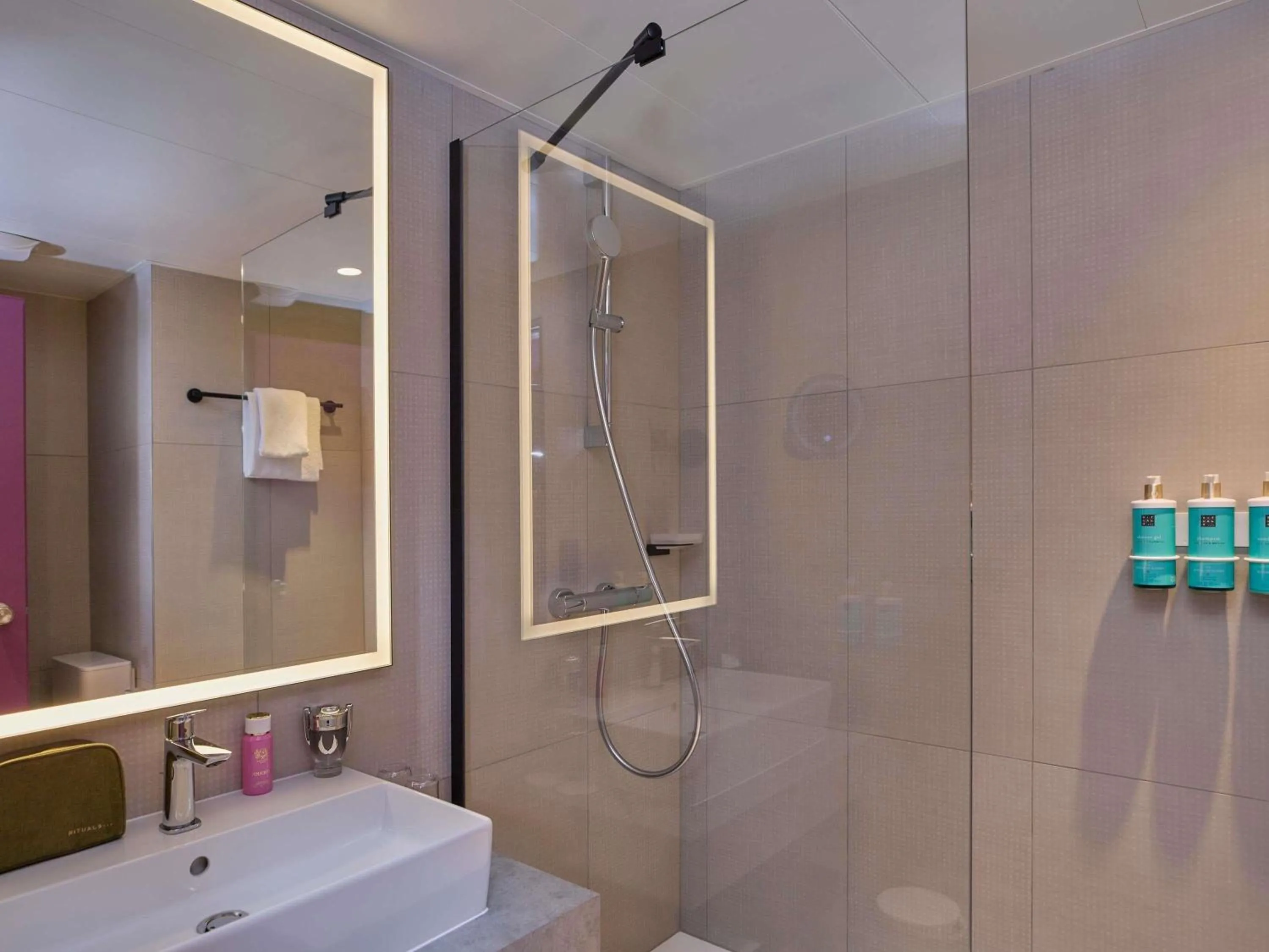 Bedroom in Novotel Zürich Airport Messe - newly renovated