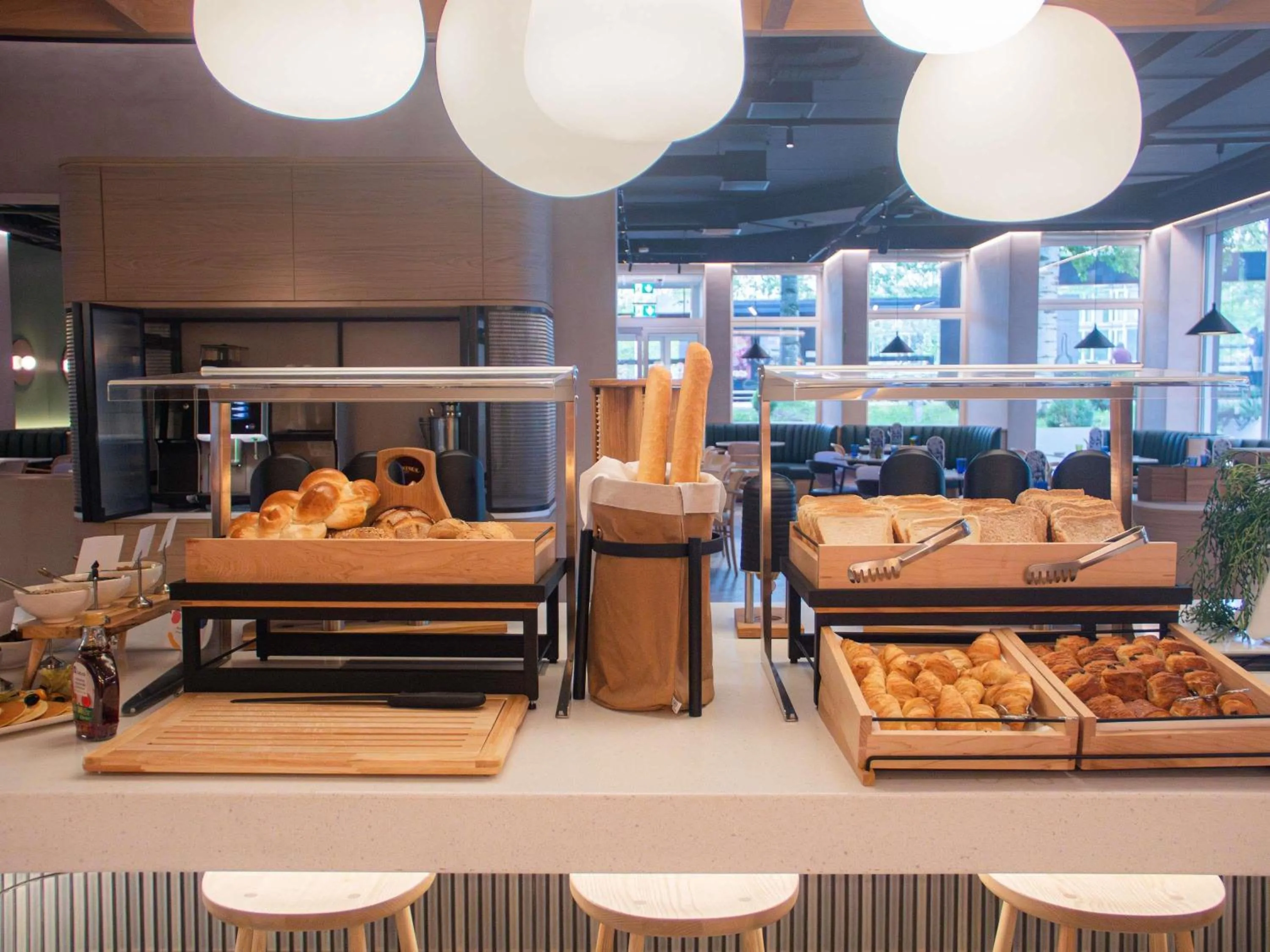 Restaurant/places to eat in Novotel Zürich Airport Messe - newly renovated