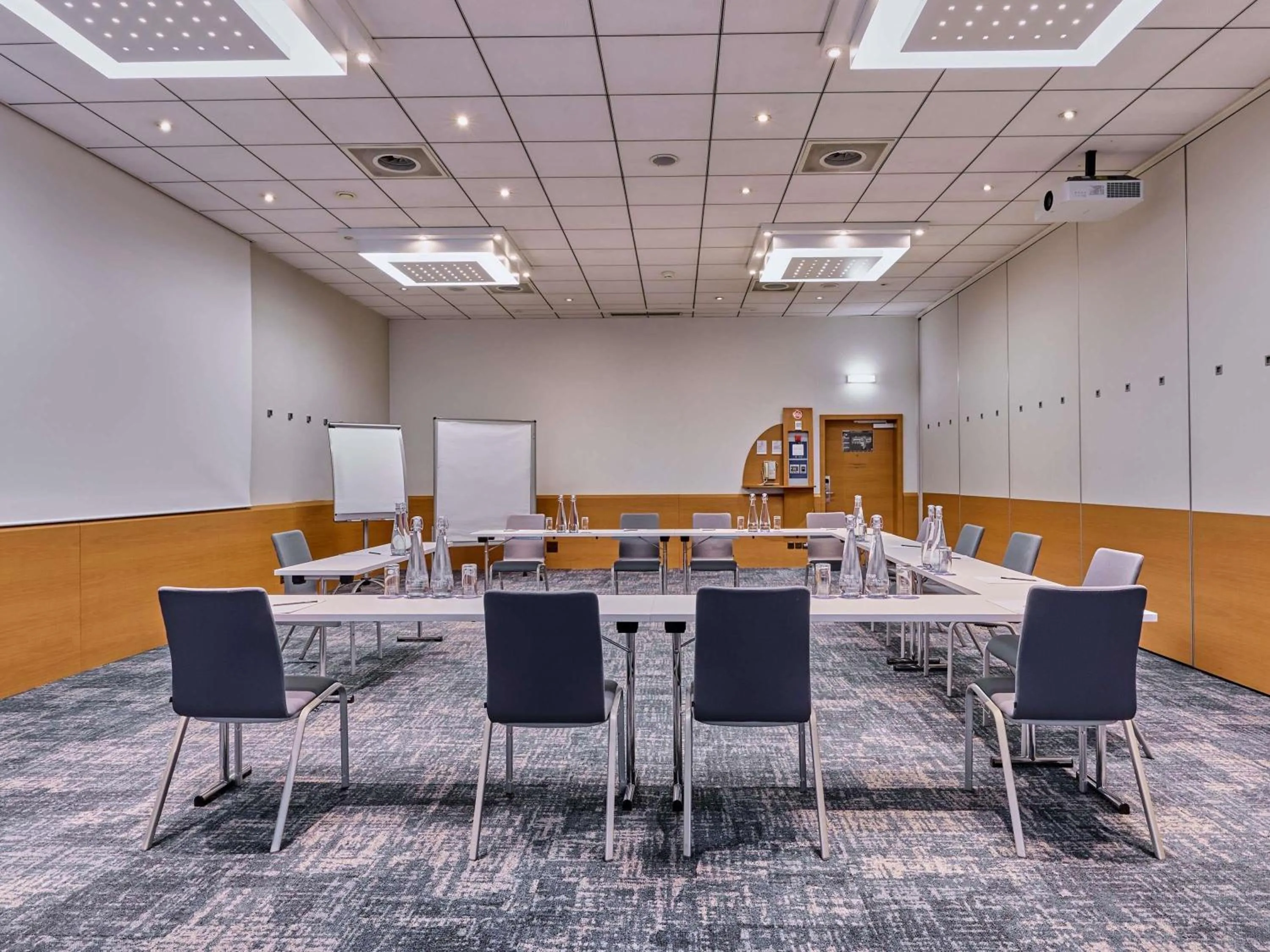 Meeting/conference room in Novotel Zürich Airport Messe