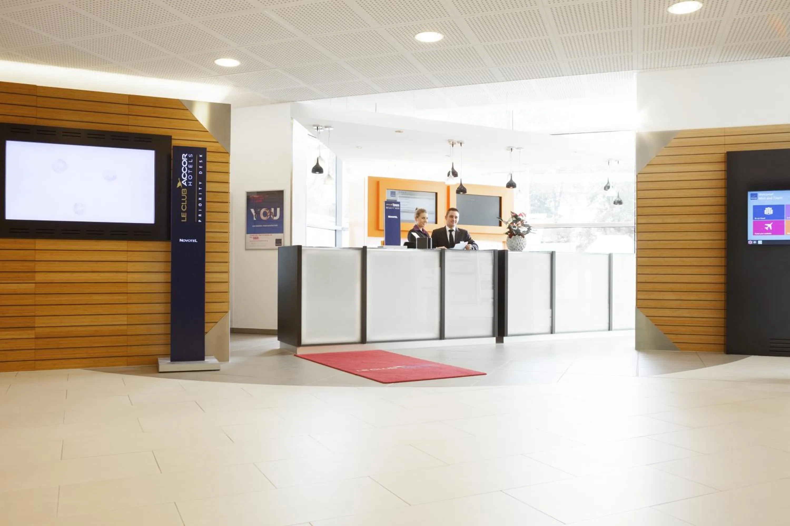 Lobby or reception in Novotel Zürich Airport Messe - newly renovated