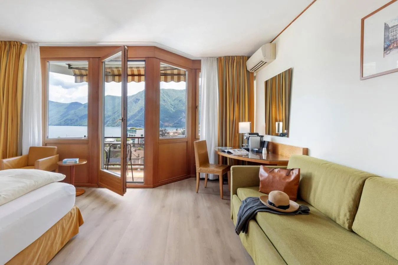 Bed in Hotel Delfino Lugano