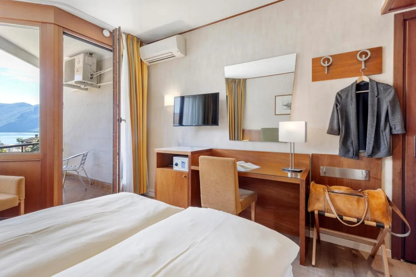 Bed in Hotel Delfino Lugano