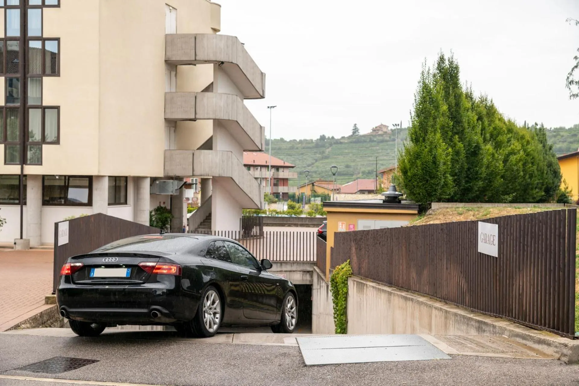 Parking in Kona Hotel Verona by Kleos Group Collection