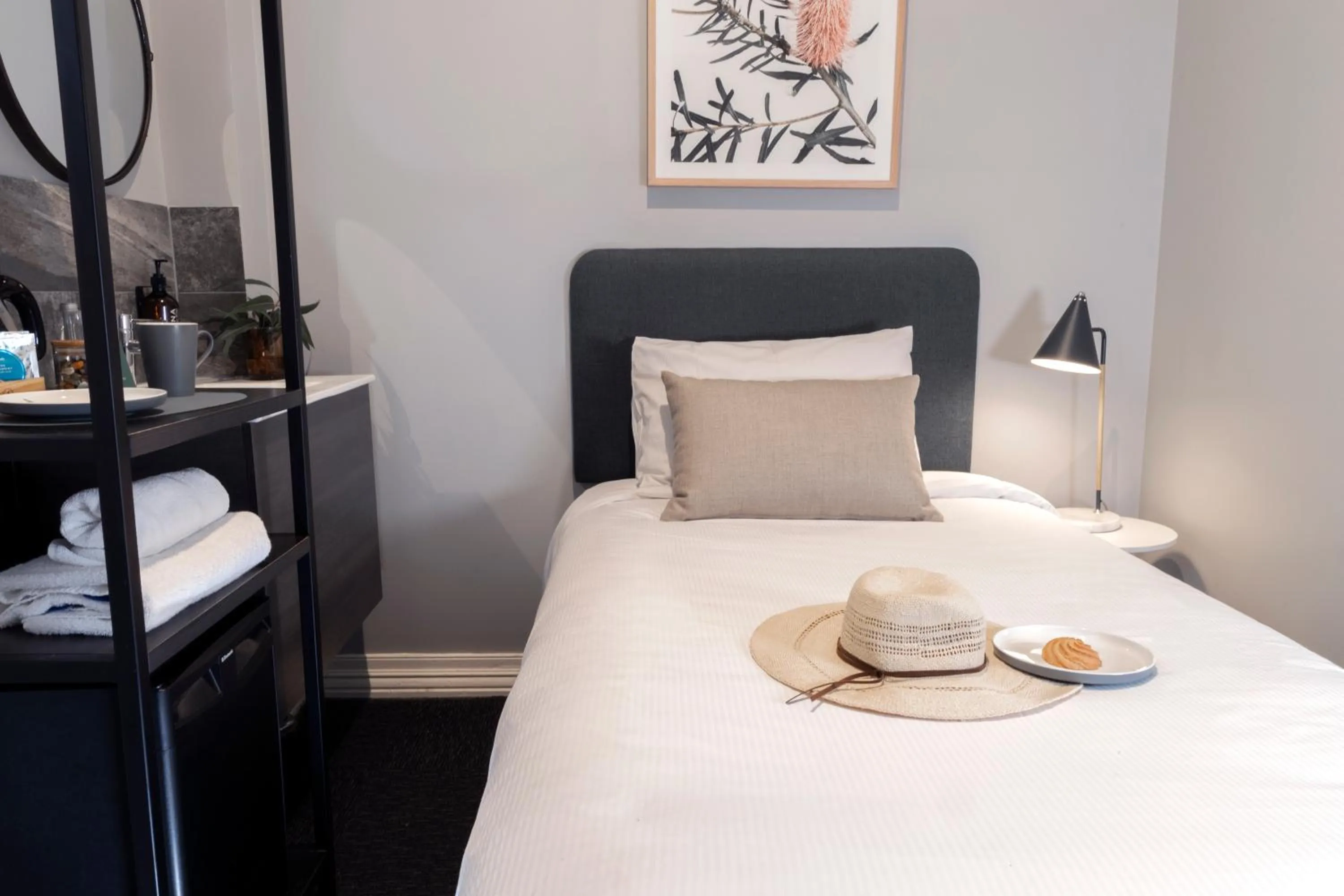 Photo of the whole room, Bed in The Alison Randwick