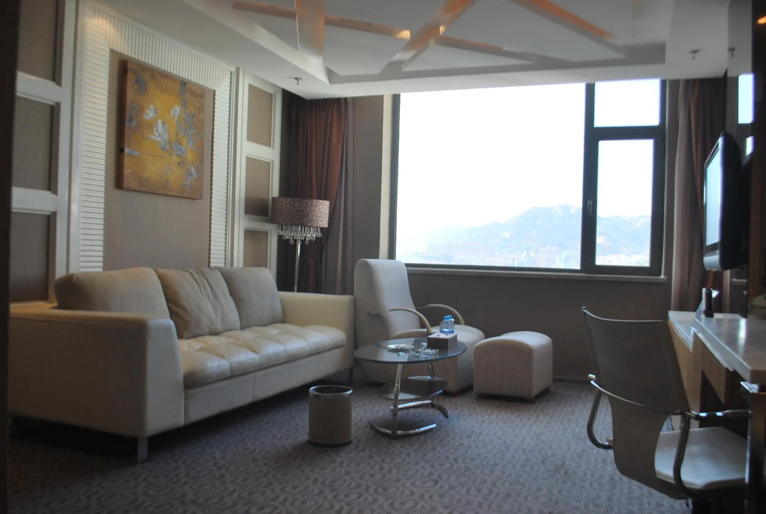 Living room in The Center Hotel Weihai