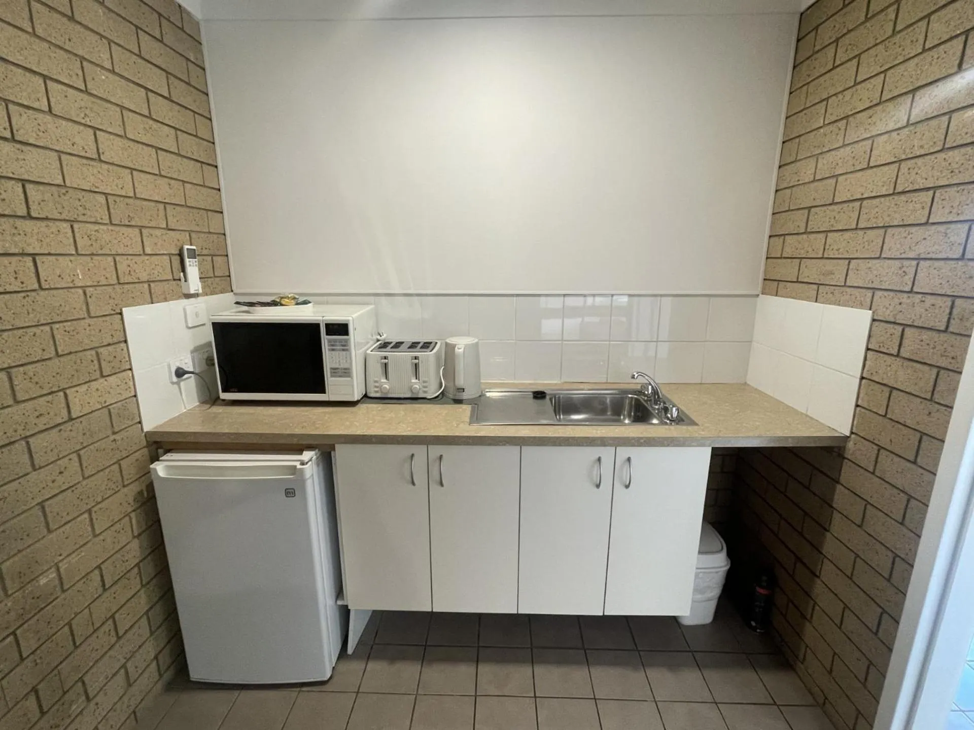 Kitchen or kitchenette in Albury Allawa Motor Inn
