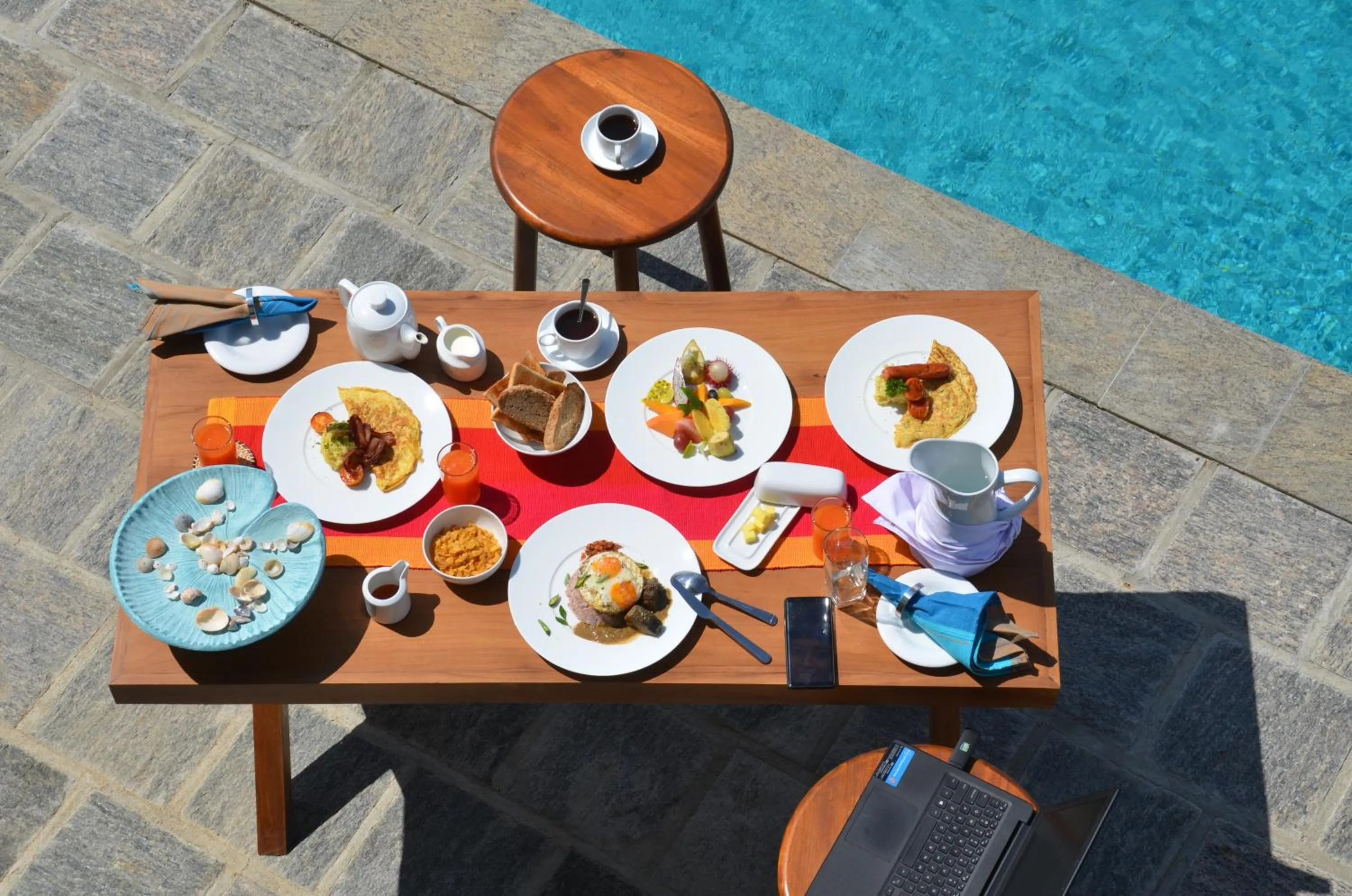 Food and drinks in Bungalow By The Beach