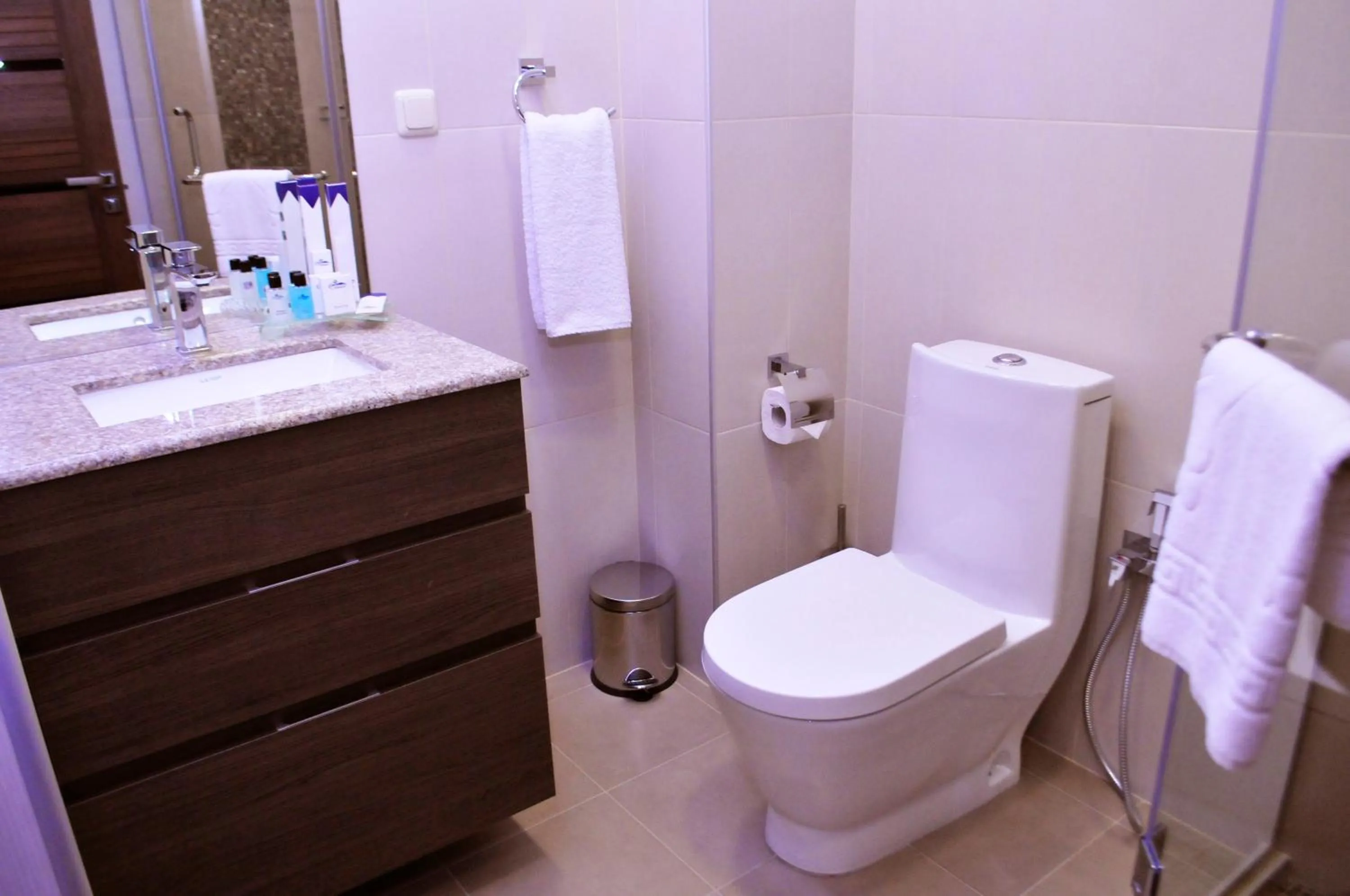 Shower in Panorama Resort&Suites