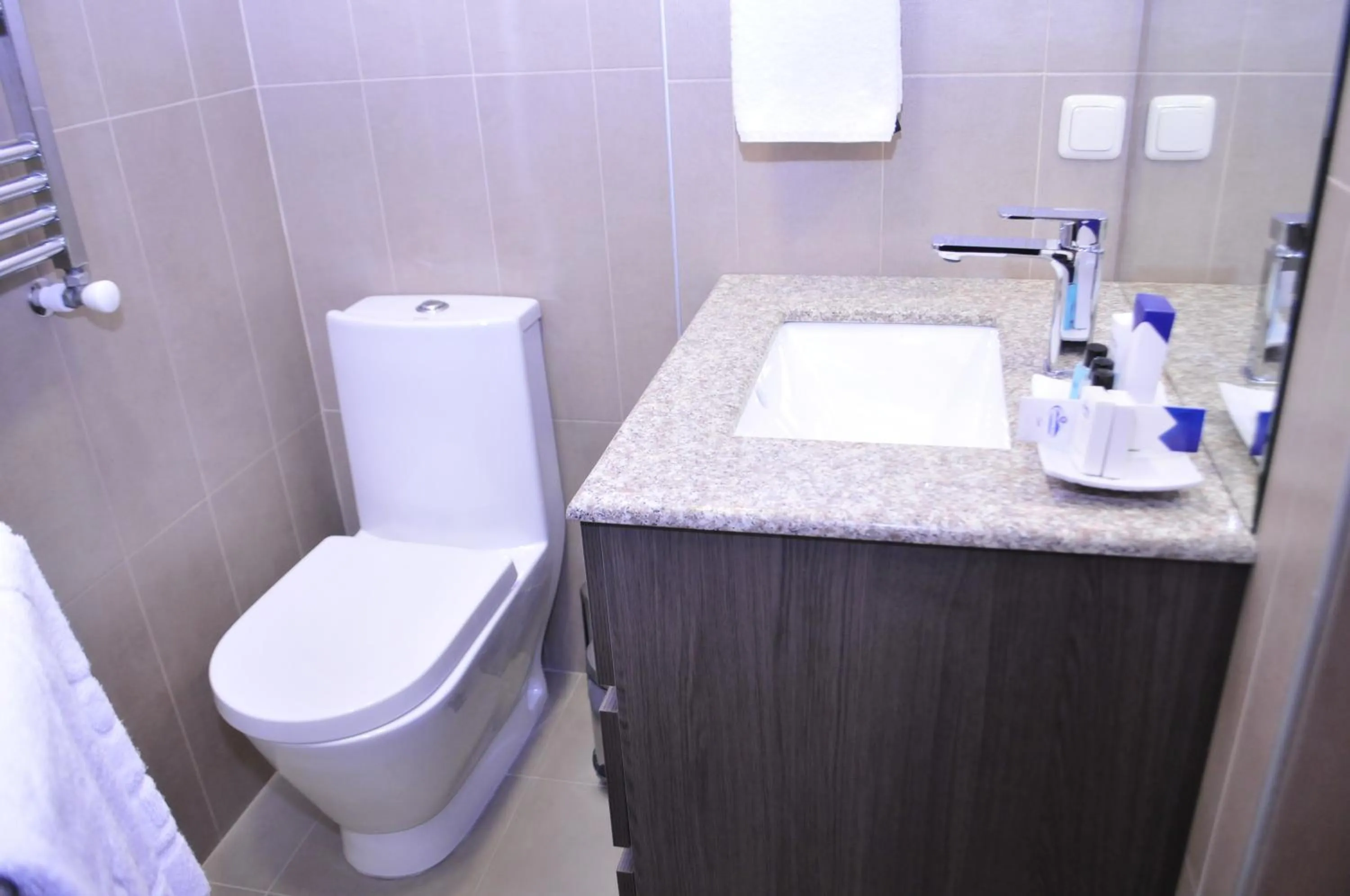 Shower in Panorama Resort&Suites