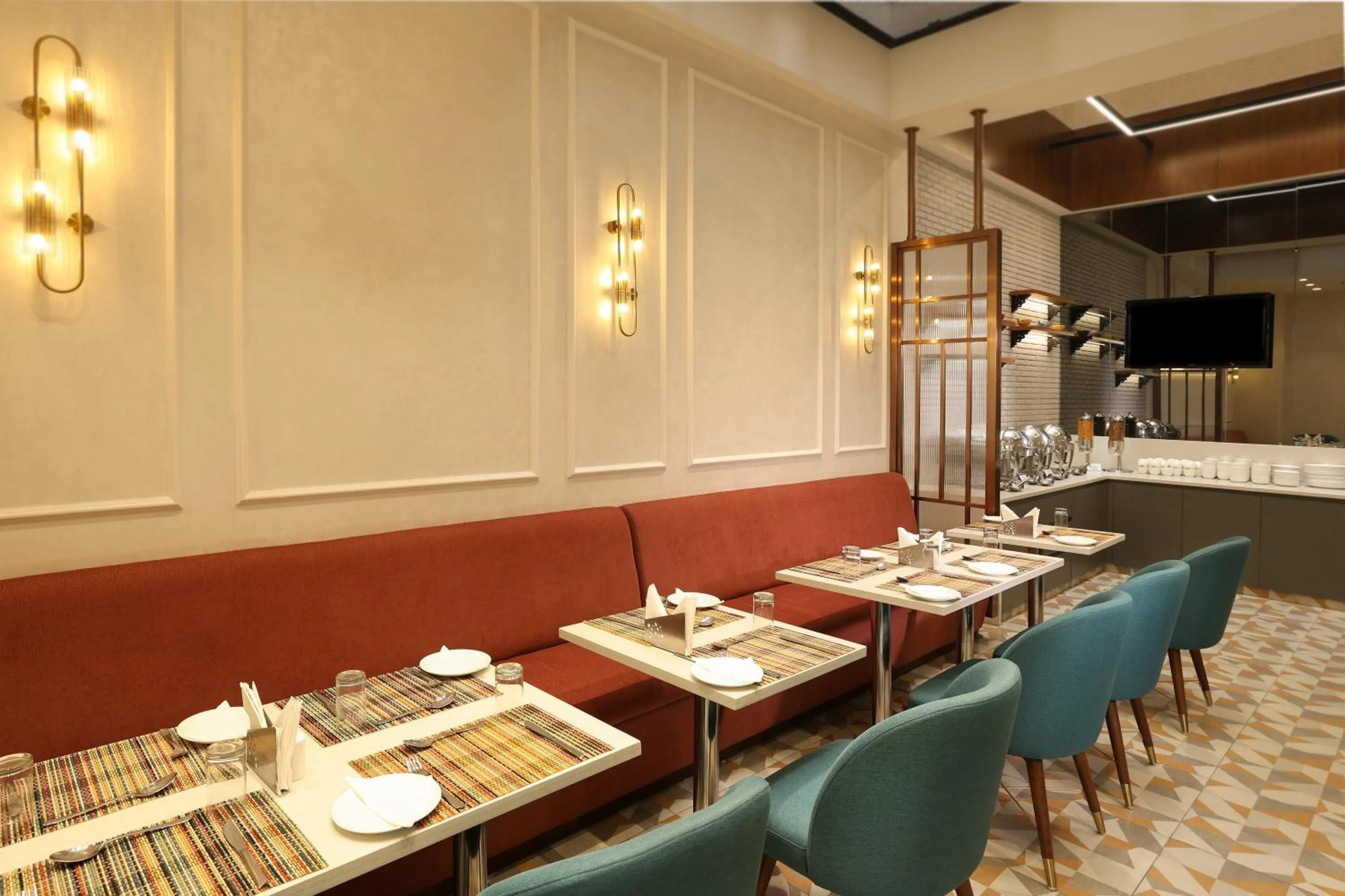 Restaurant/places to eat in Indus Biznotel