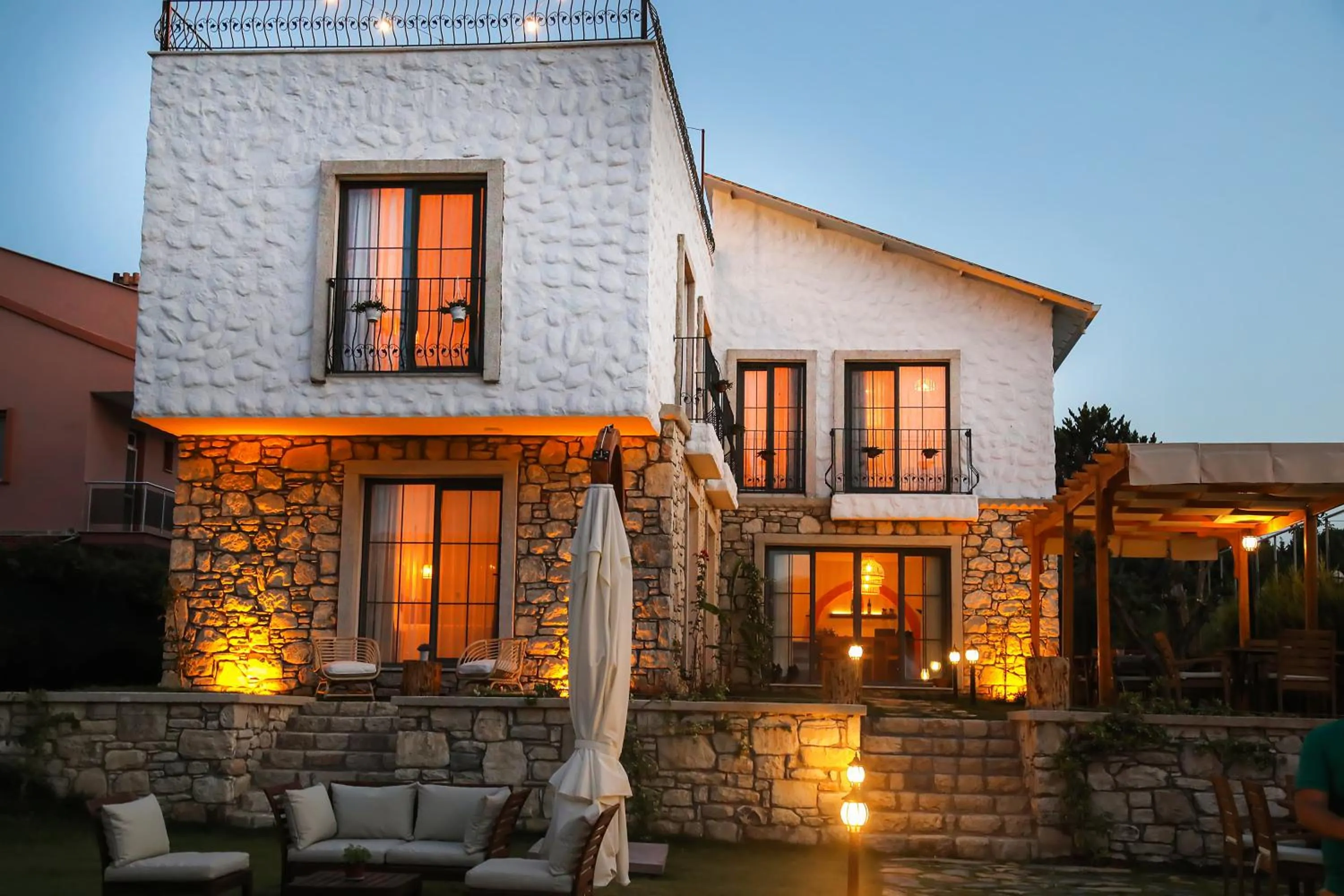 Property building in Huzurla otel