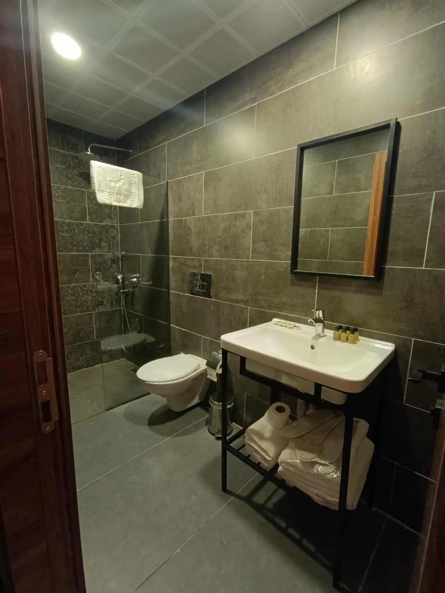 Shower in Arach Hotel Harbiye