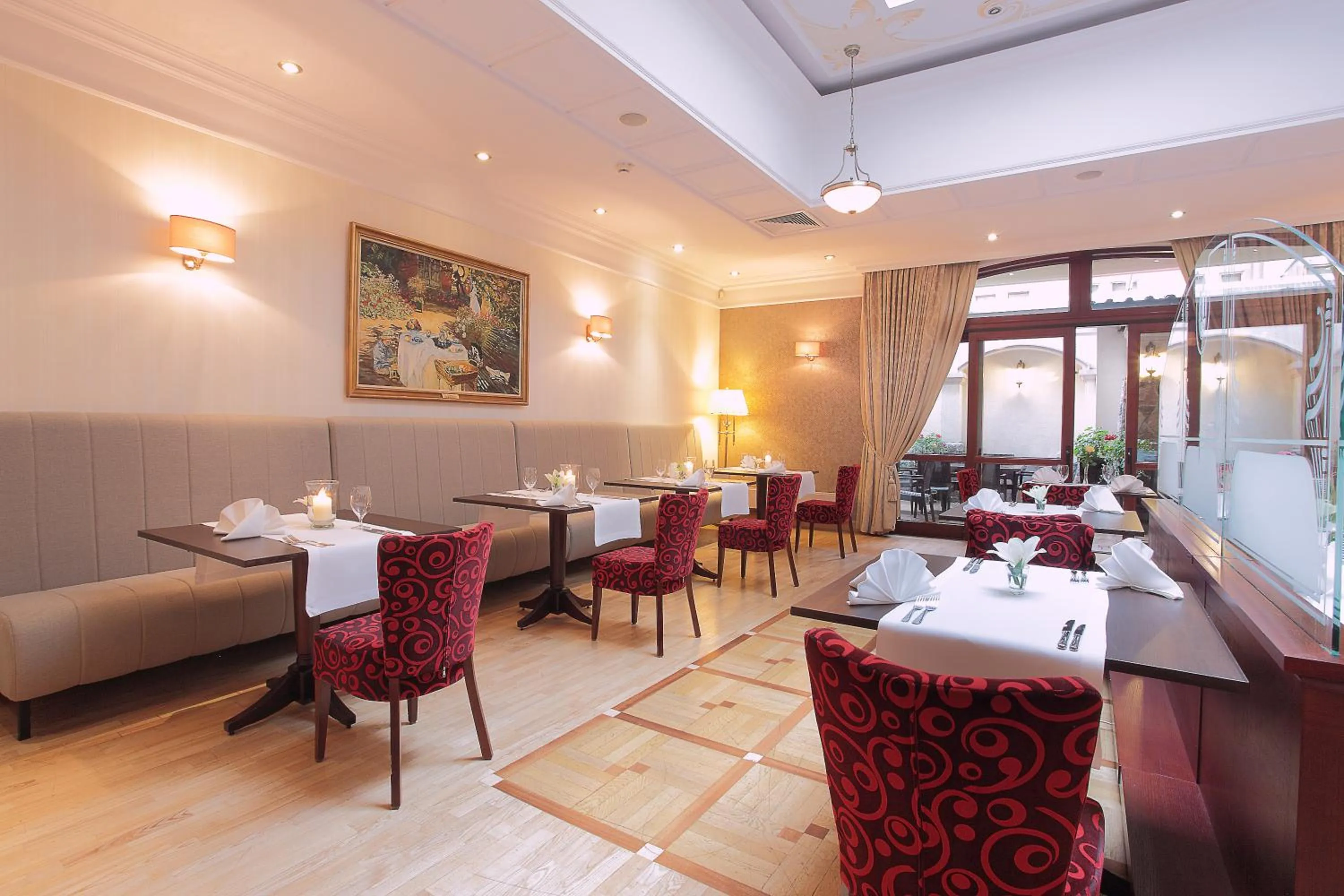 Restaurant/places to eat in Branicki Boutique Rooms