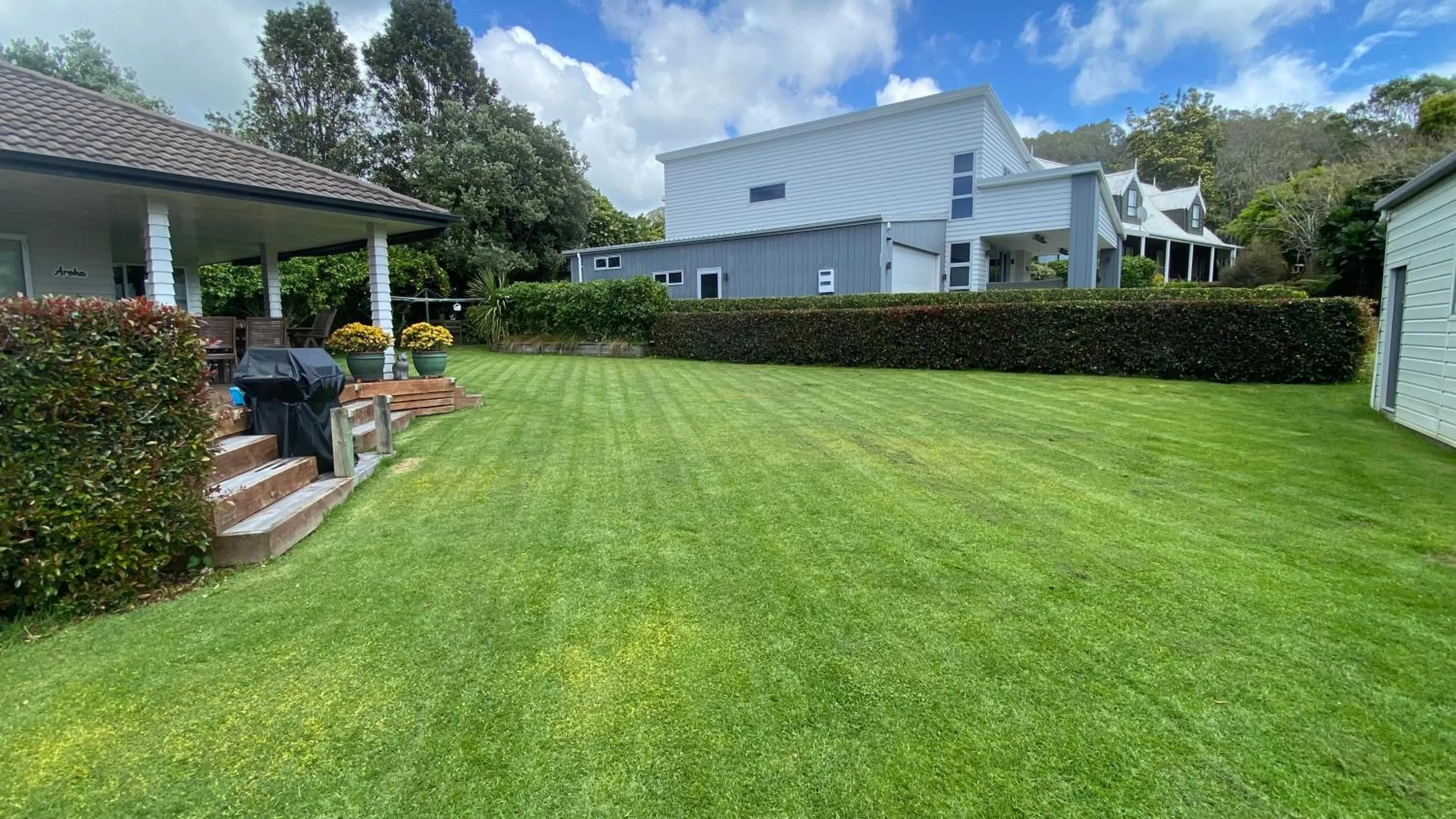 Property building in Hahei Haven - Hahei Holiday Home