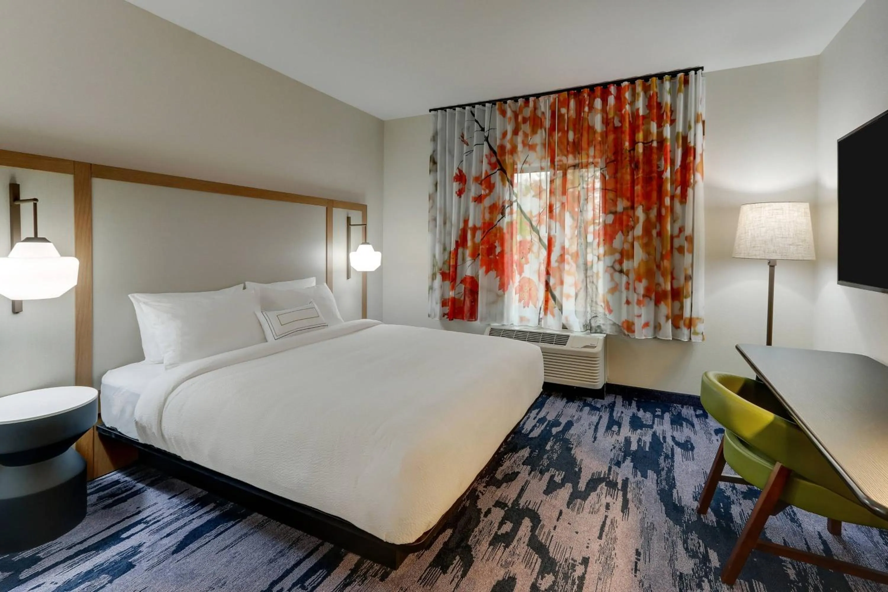 Photo of the whole room, Bed in Fairfield Inn & Suites by Marriott Asheville Weaverville