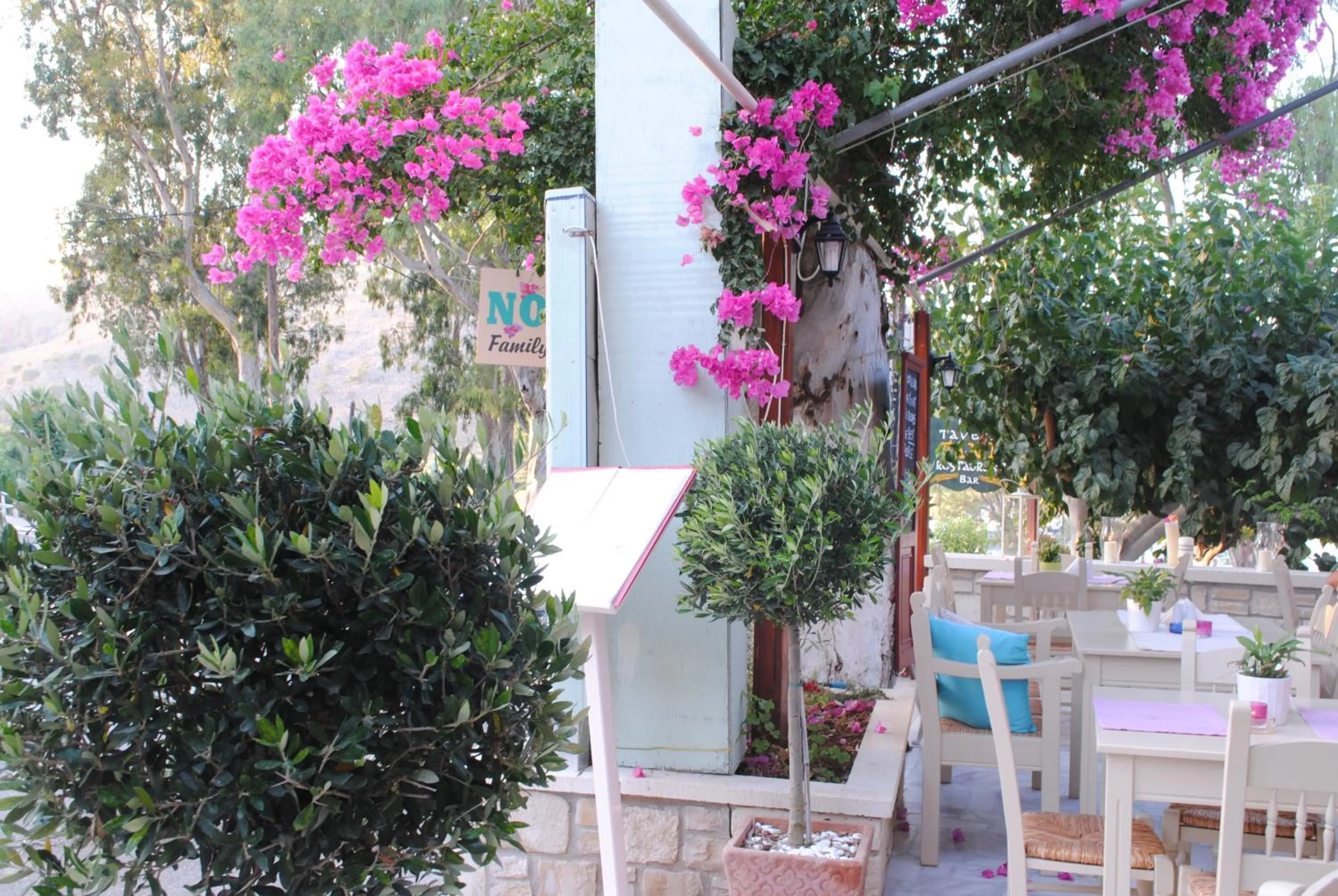 Restaurant/places to eat in River Side