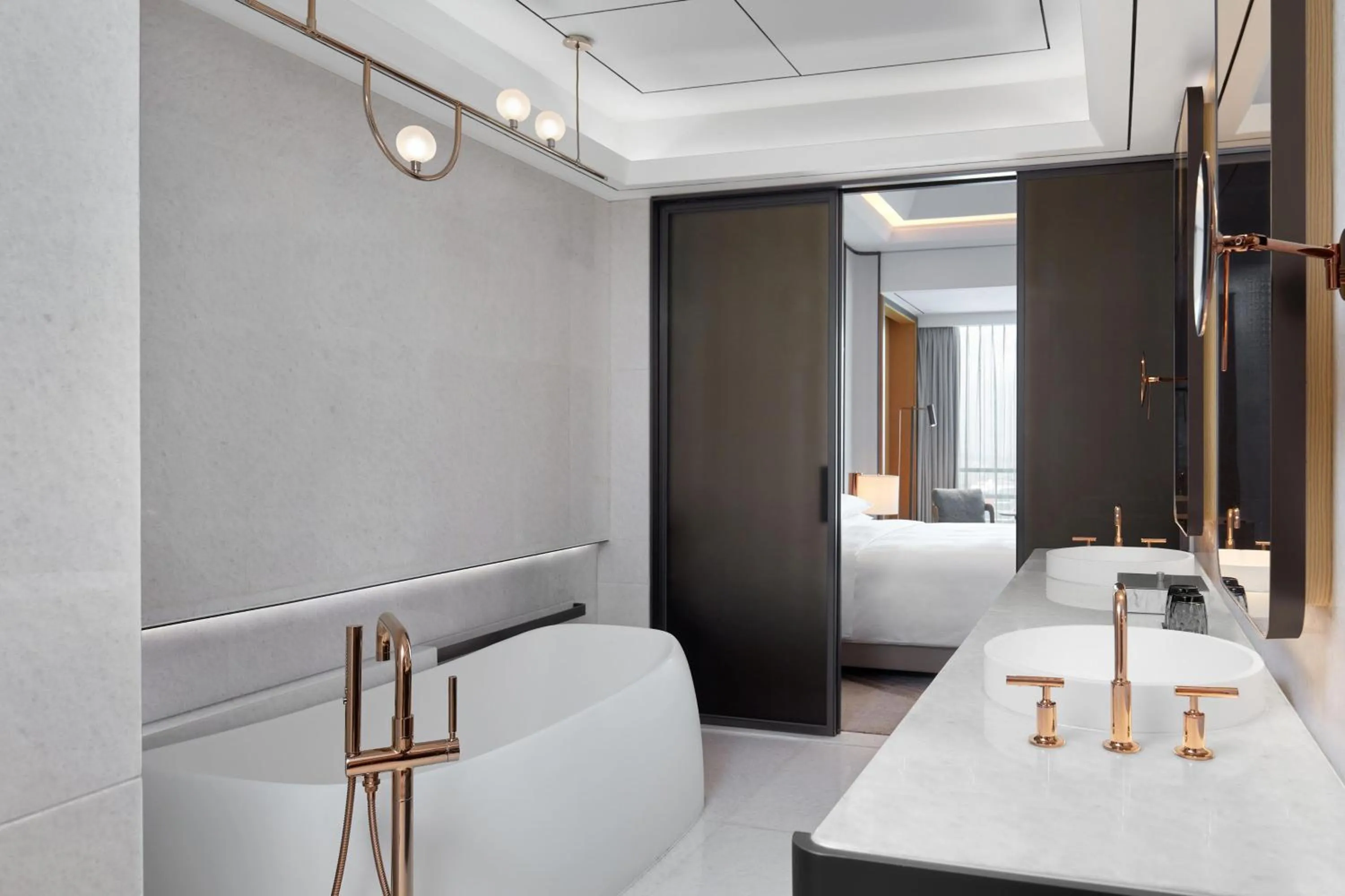 Bathroom, Bed in Sheraton Guangzhou Panyu