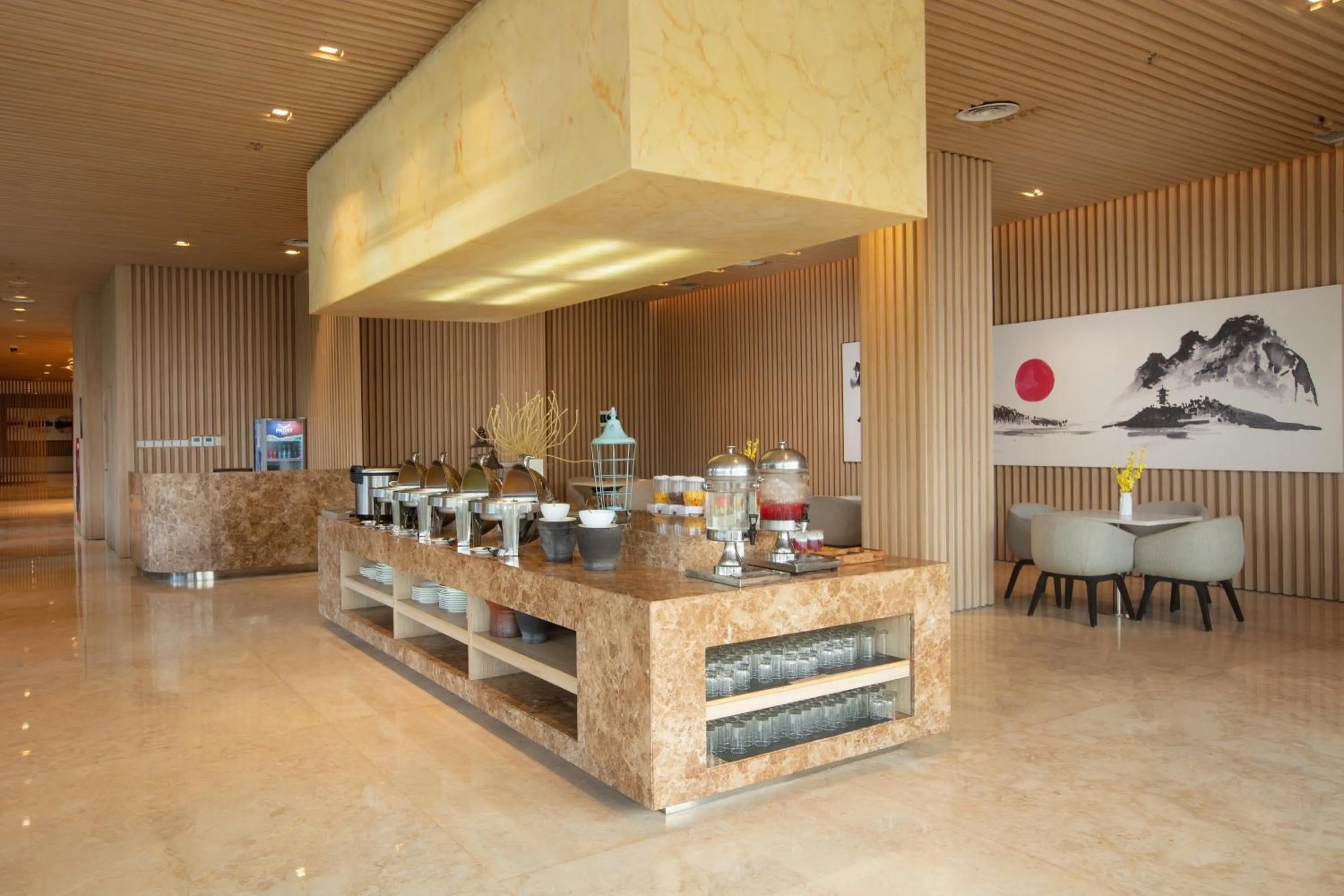 Restaurant/places to eat in Louis Kienne Cikarang Hotel & Service Apartment