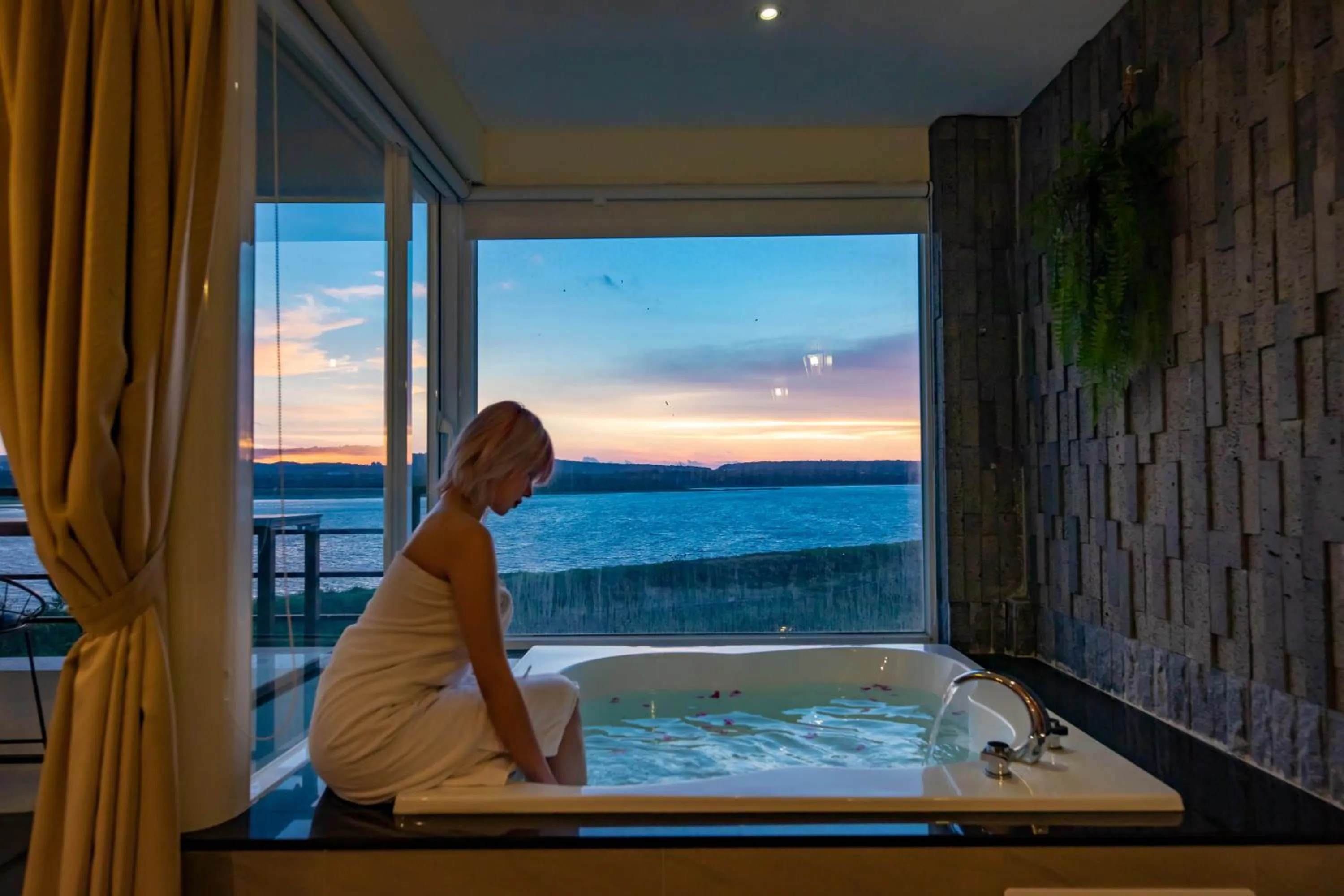 Natural landscape in Lovestar Lakeside Hotel - Starlight Building