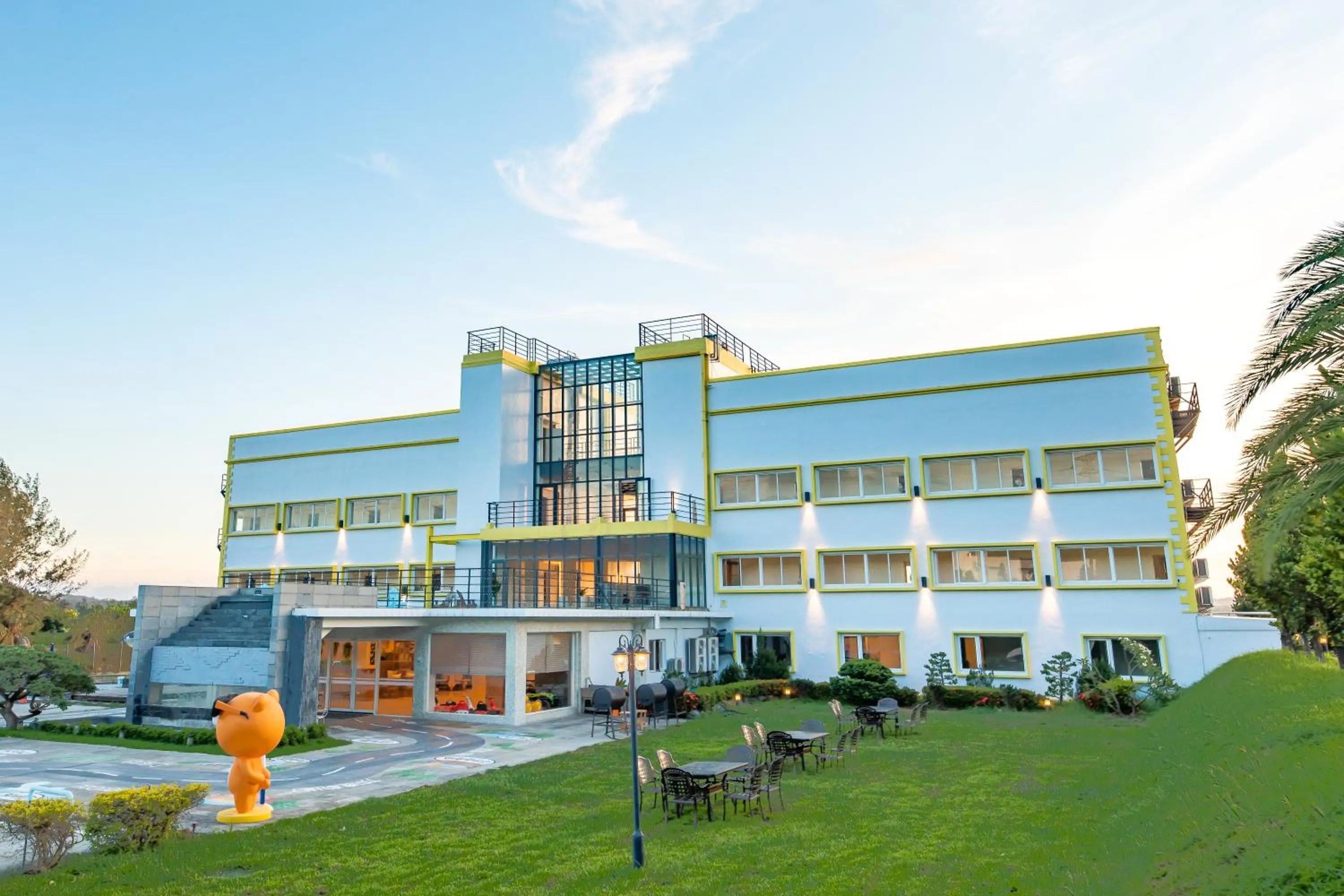 Property building in Lovestar Lakeside Hotel - Starlight Building