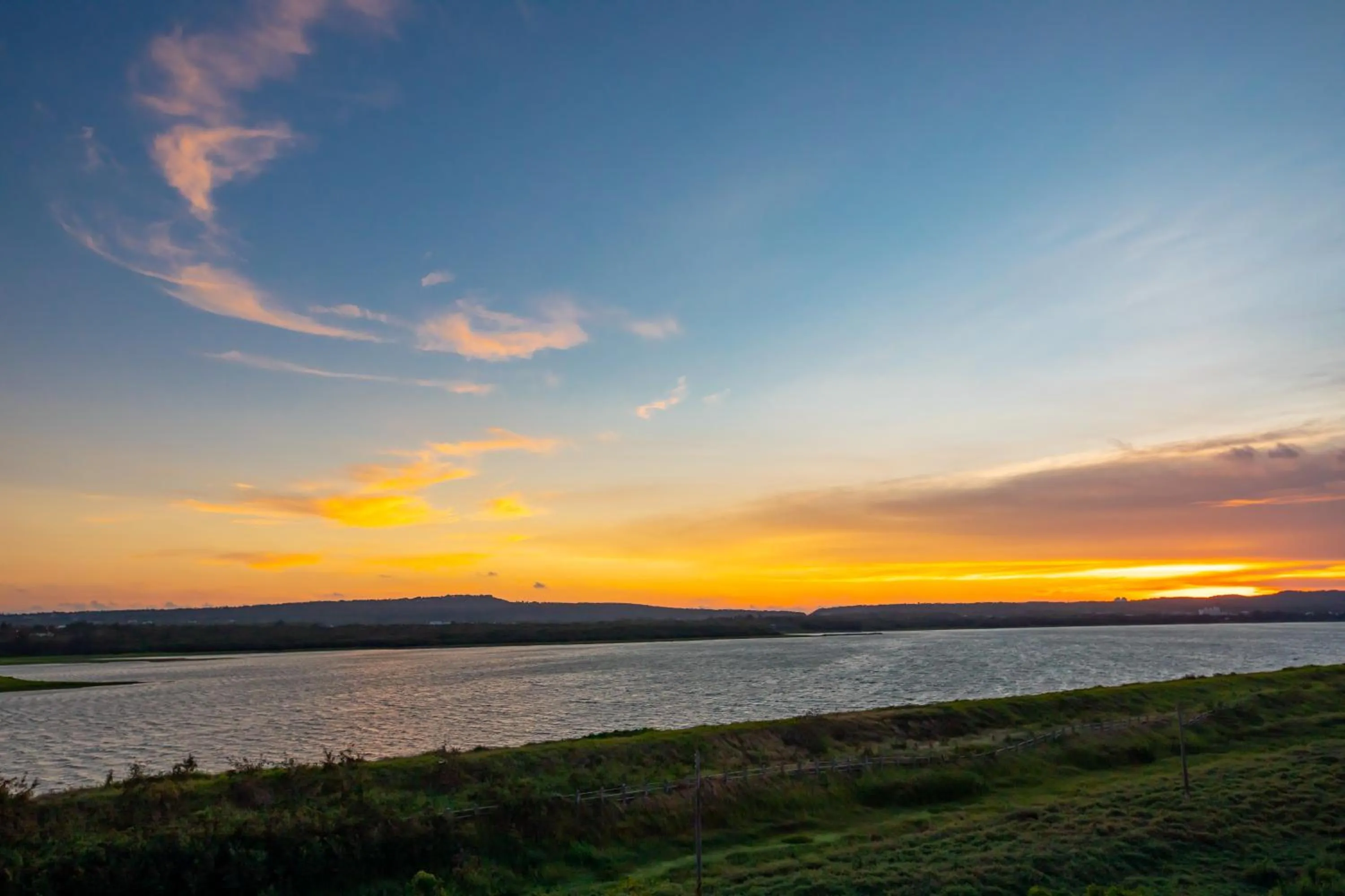 Natural landscape in Lovestar Lakeside Hotel - Starlight Building