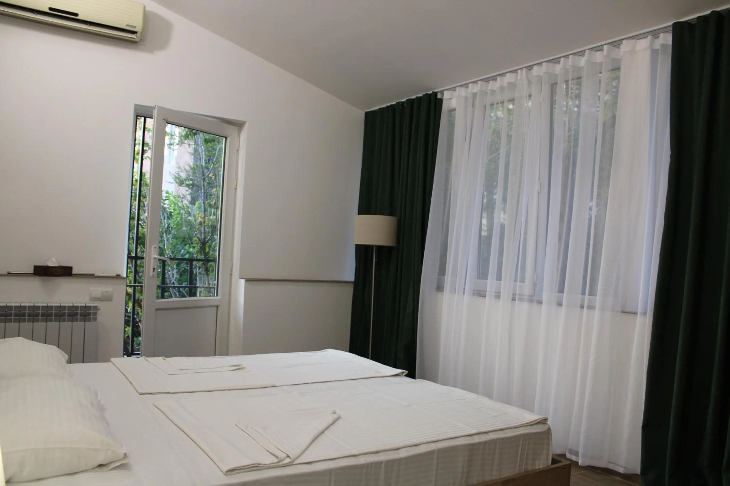 Photo of the whole room, Bed in JR's House