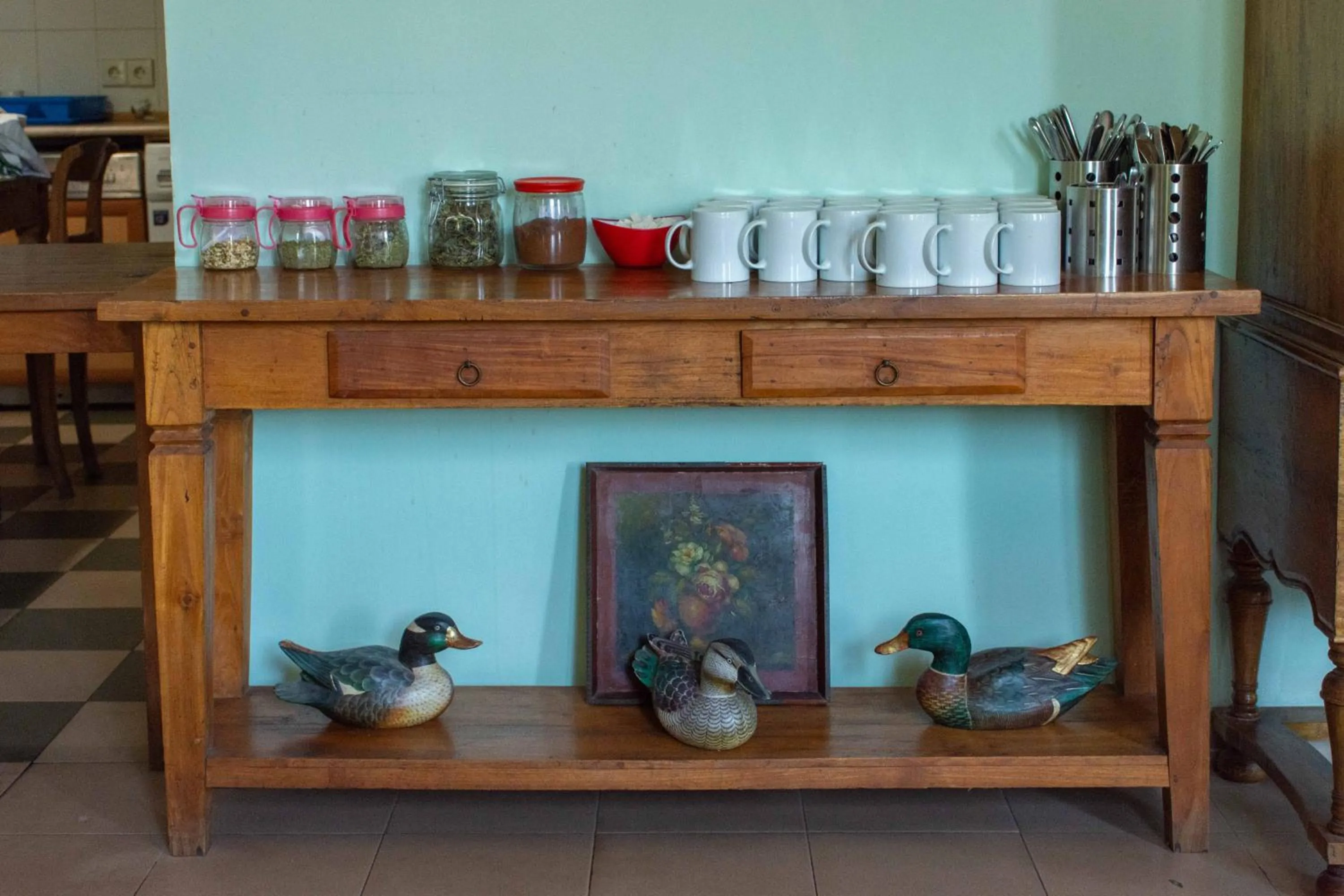 Coffee/tea facilities in JR's House