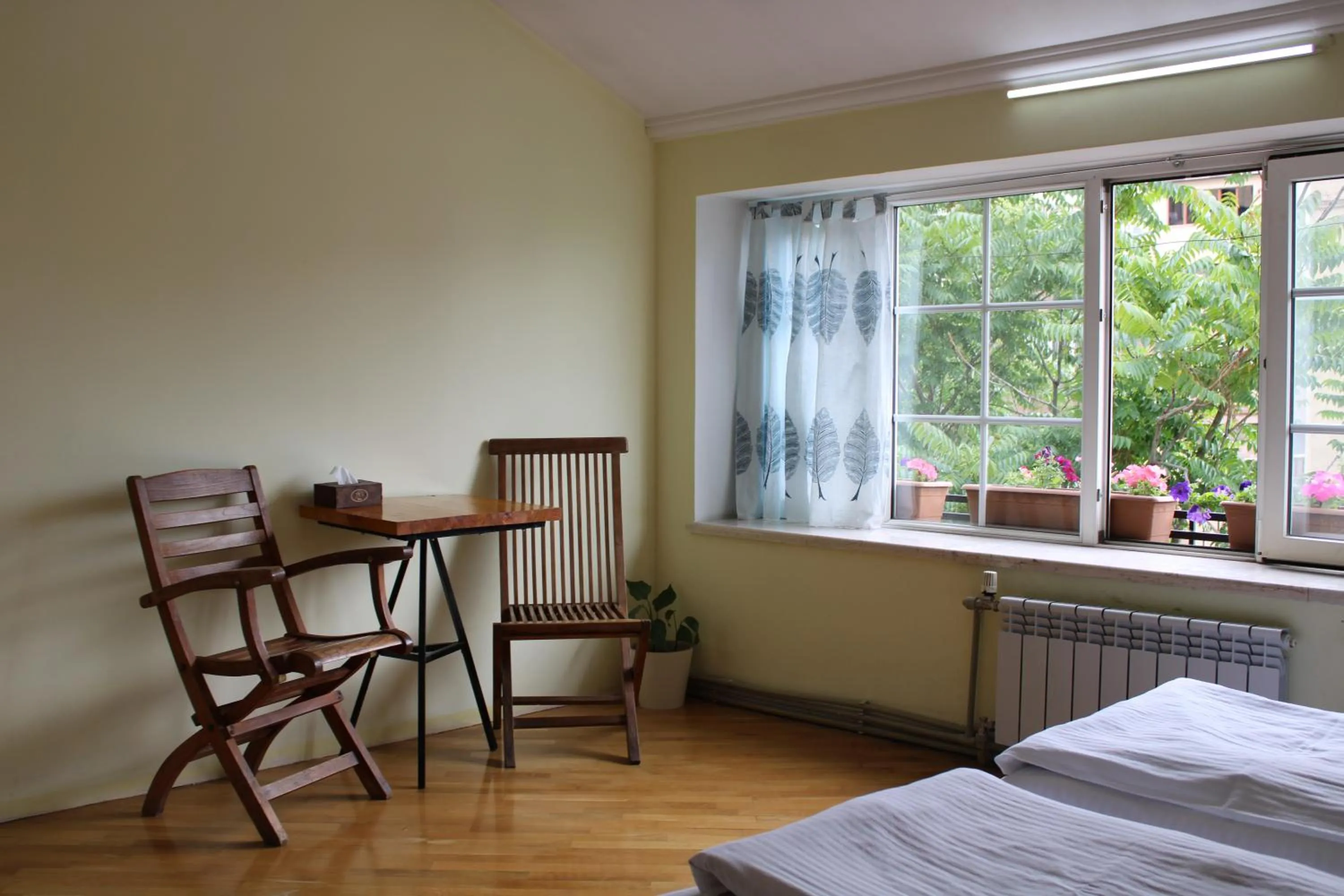 Seating area, Bed in JR's House