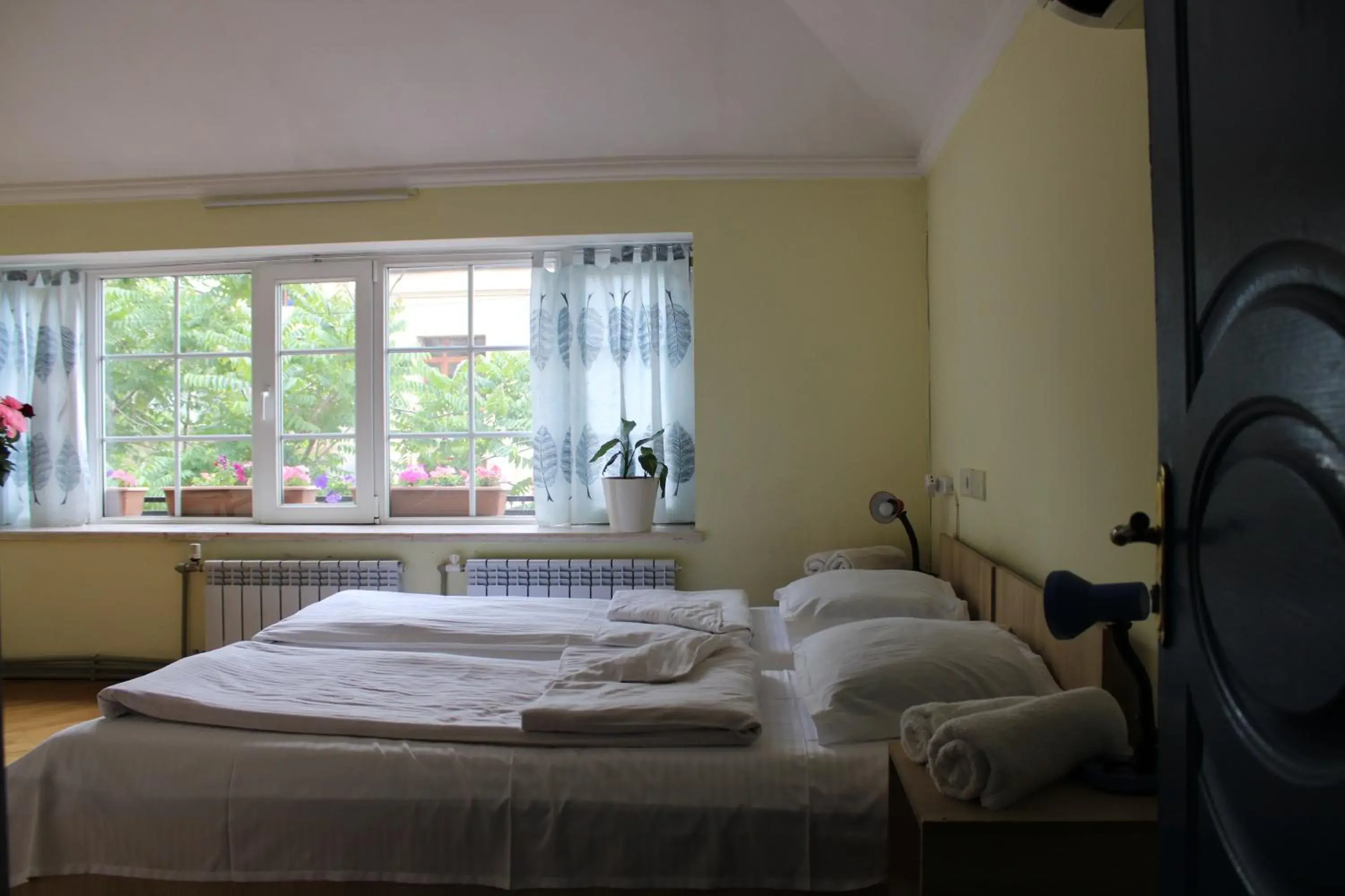 Budget Twin Room - single occupancy in JR's House Budget Twin Room - single occupancy in JR's House